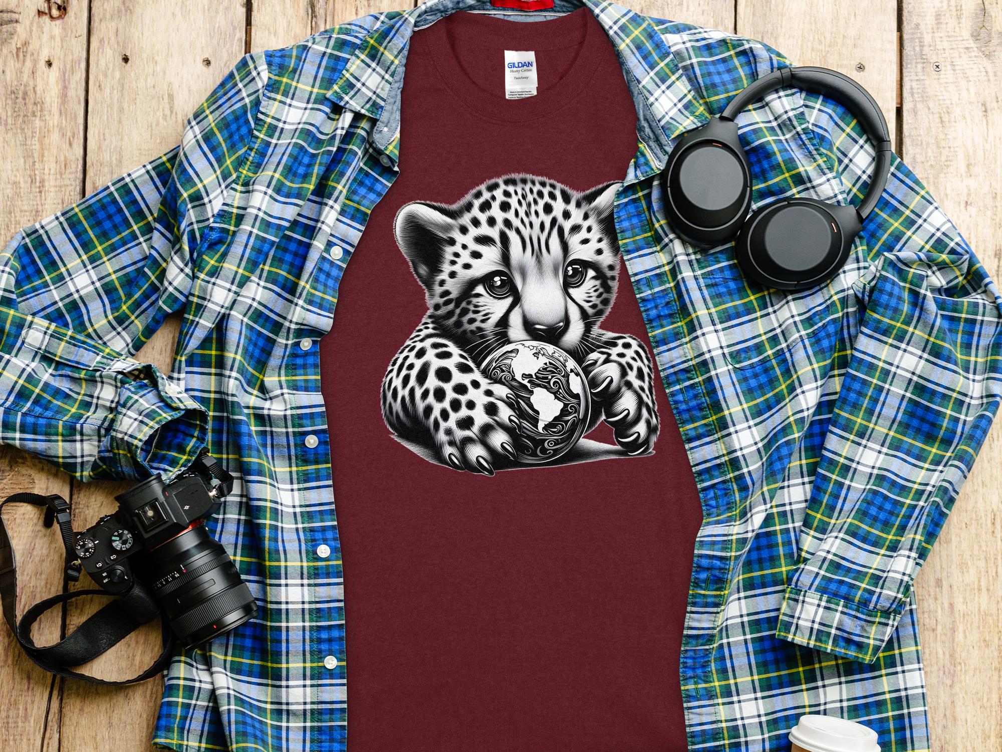 Cheetah World - Coloured Gildan T-Shirt Realistic Animal Talisman Unisex Cute Tee Graphic Design