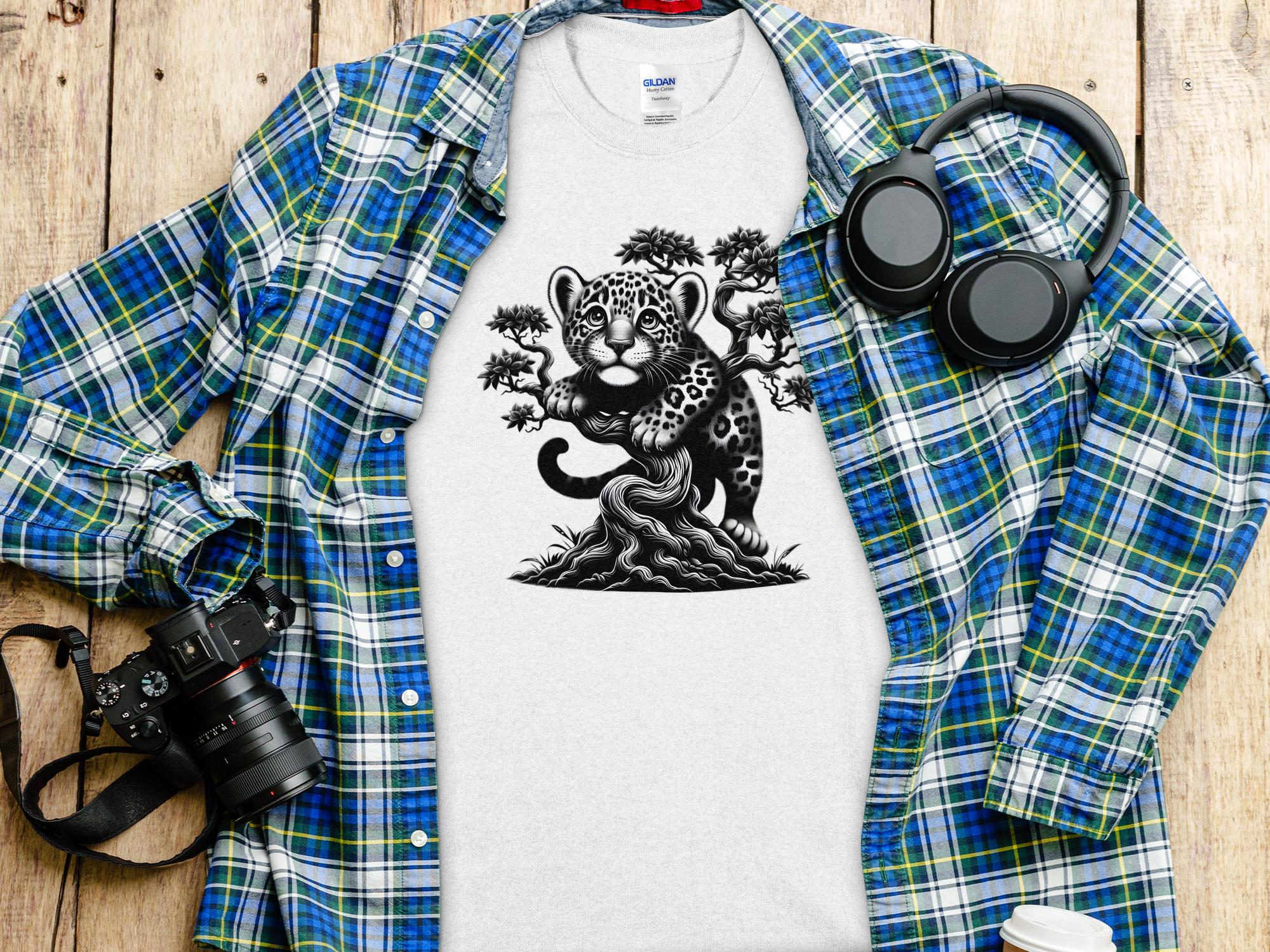 Leopard Bonsai - Coloured Gildan T-Shirt Realistic Animal Talisman Unisex Cute Tee Graphic Design