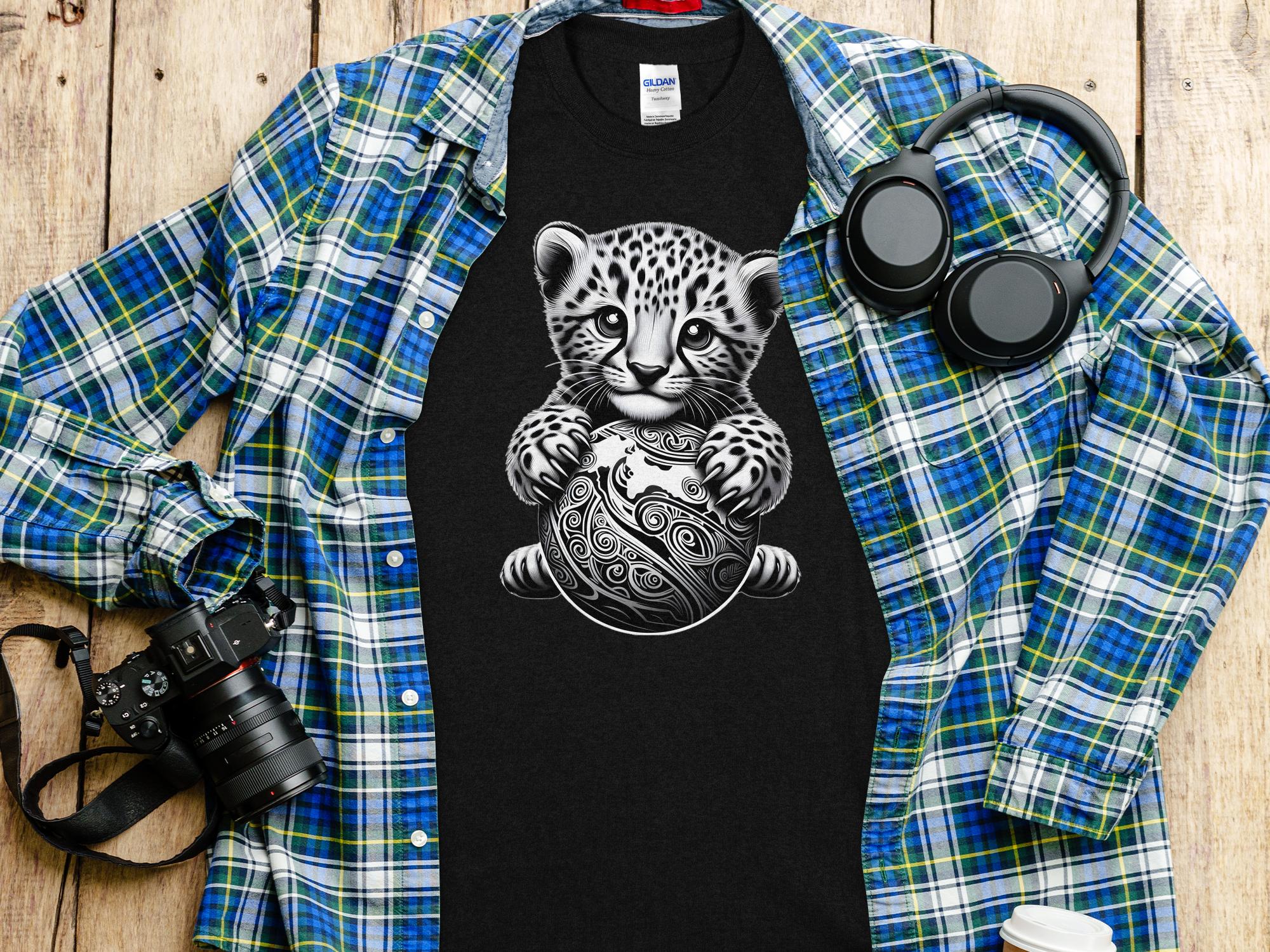 Cheetah World - Coloured Gildan T-Shirt Realistic Animal Talisman Unisex Cute Tee Graphic Design