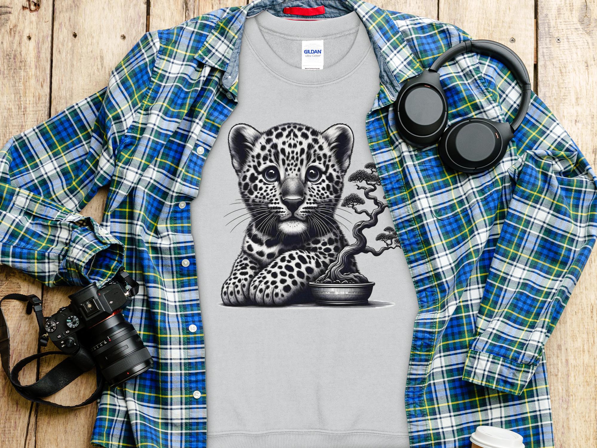 Leopard Bonsai - Coloured Gildan Sweatshirt Realistic Animal Talisman Unisex Cute Tee Graphic Design