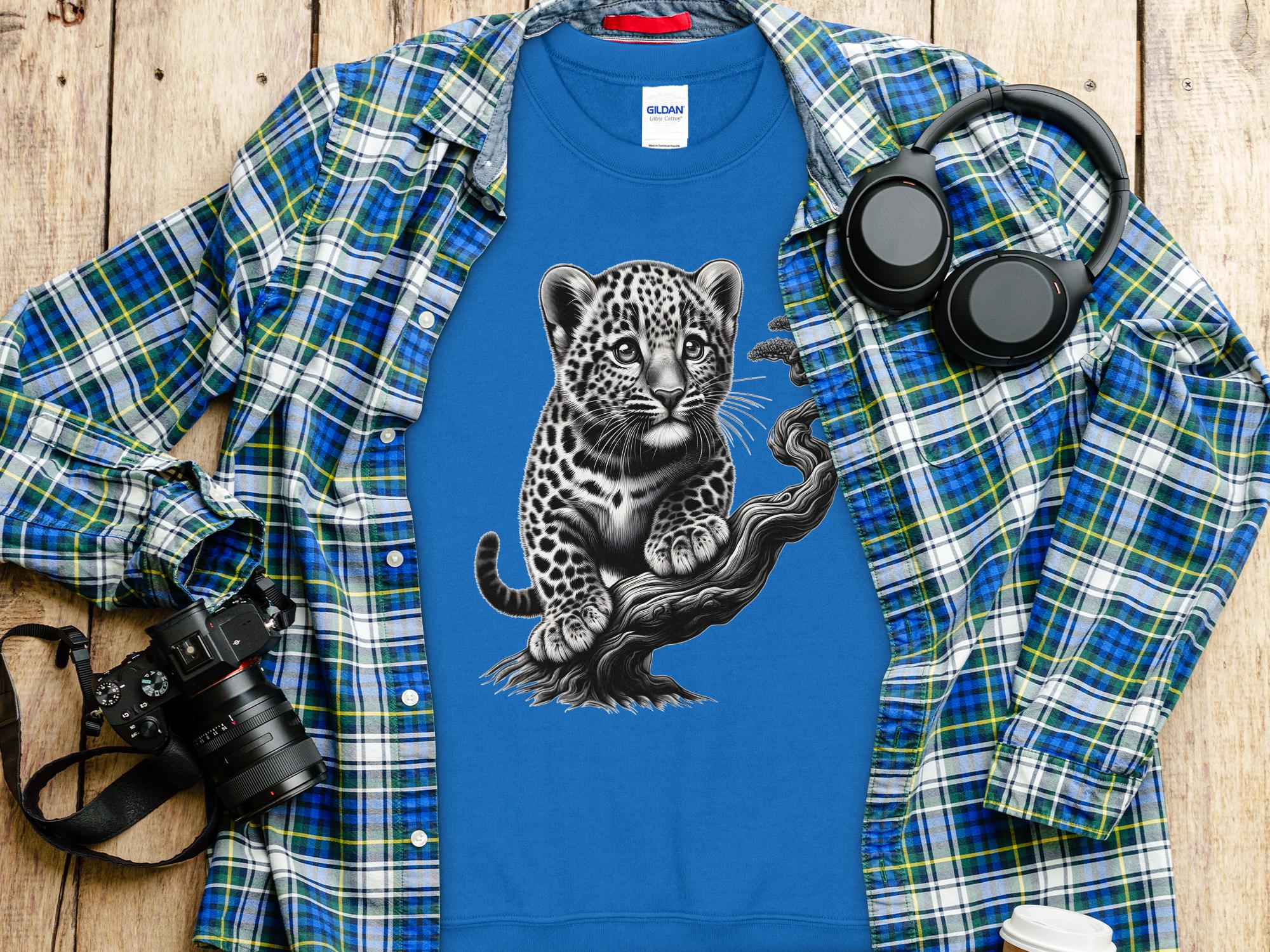 Leopard Bonsai - Coloured Gildan Sweatshirt Realistic Animal Talisman Unisex Cute Tee Graphic Design