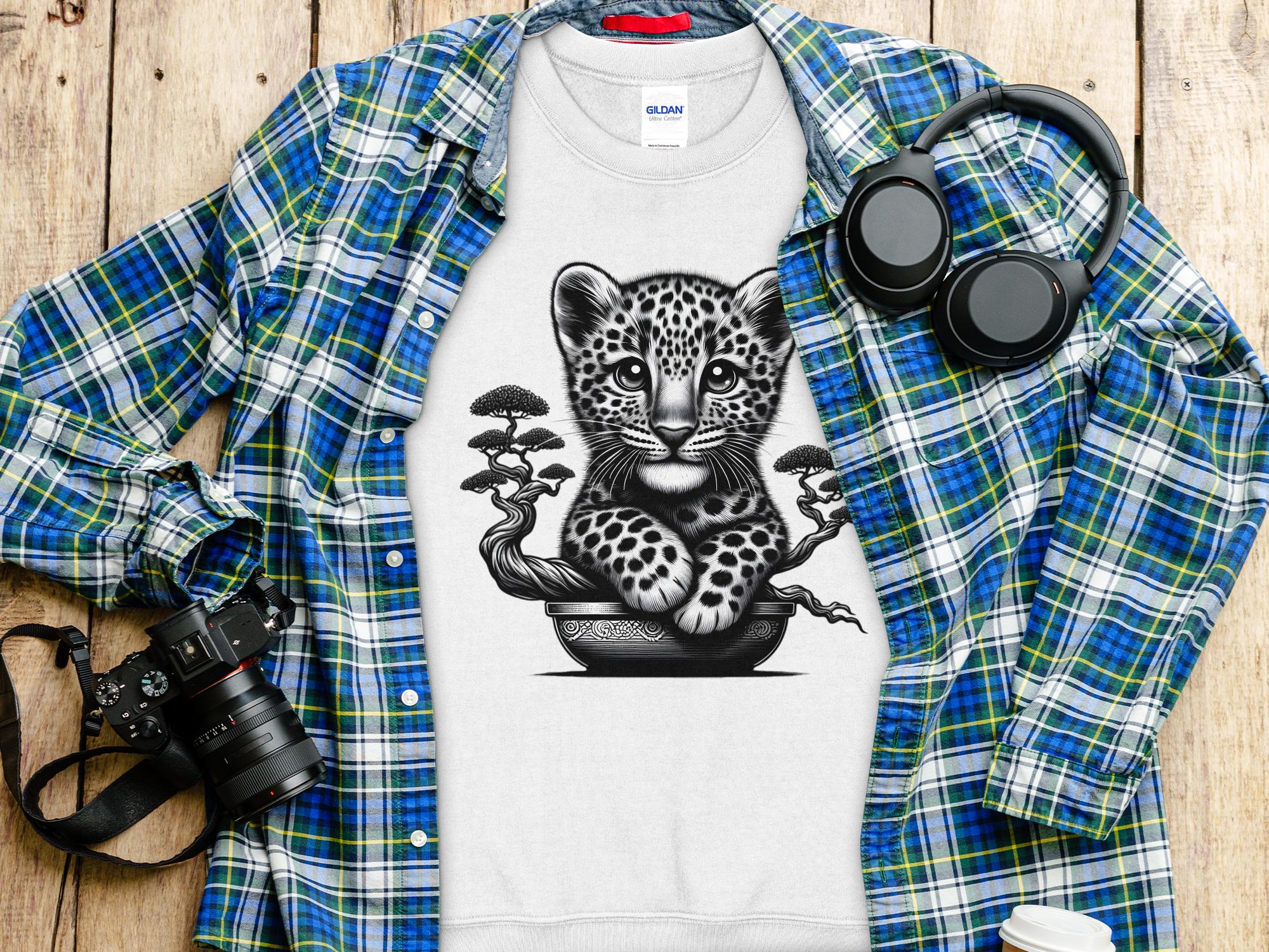 Leopard Bonsai - Coloured Gildan Sweatshirt Realistic Animal Talisman Unisex Cute Tee Graphic Design