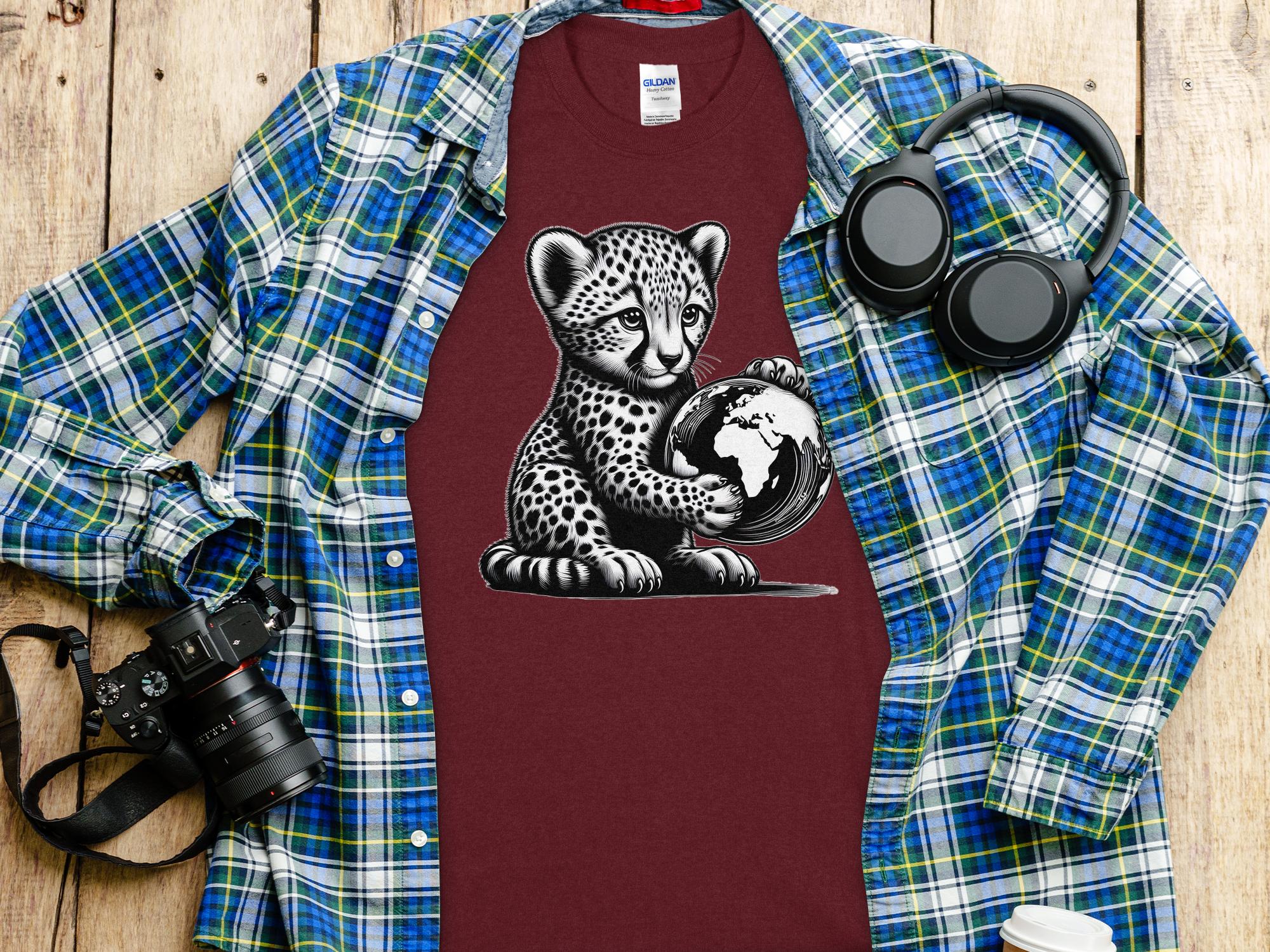 Cheetah World - Coloured Gildan T-Shirt Realistic Animal Talisman Unisex Cute Tee Graphic Design