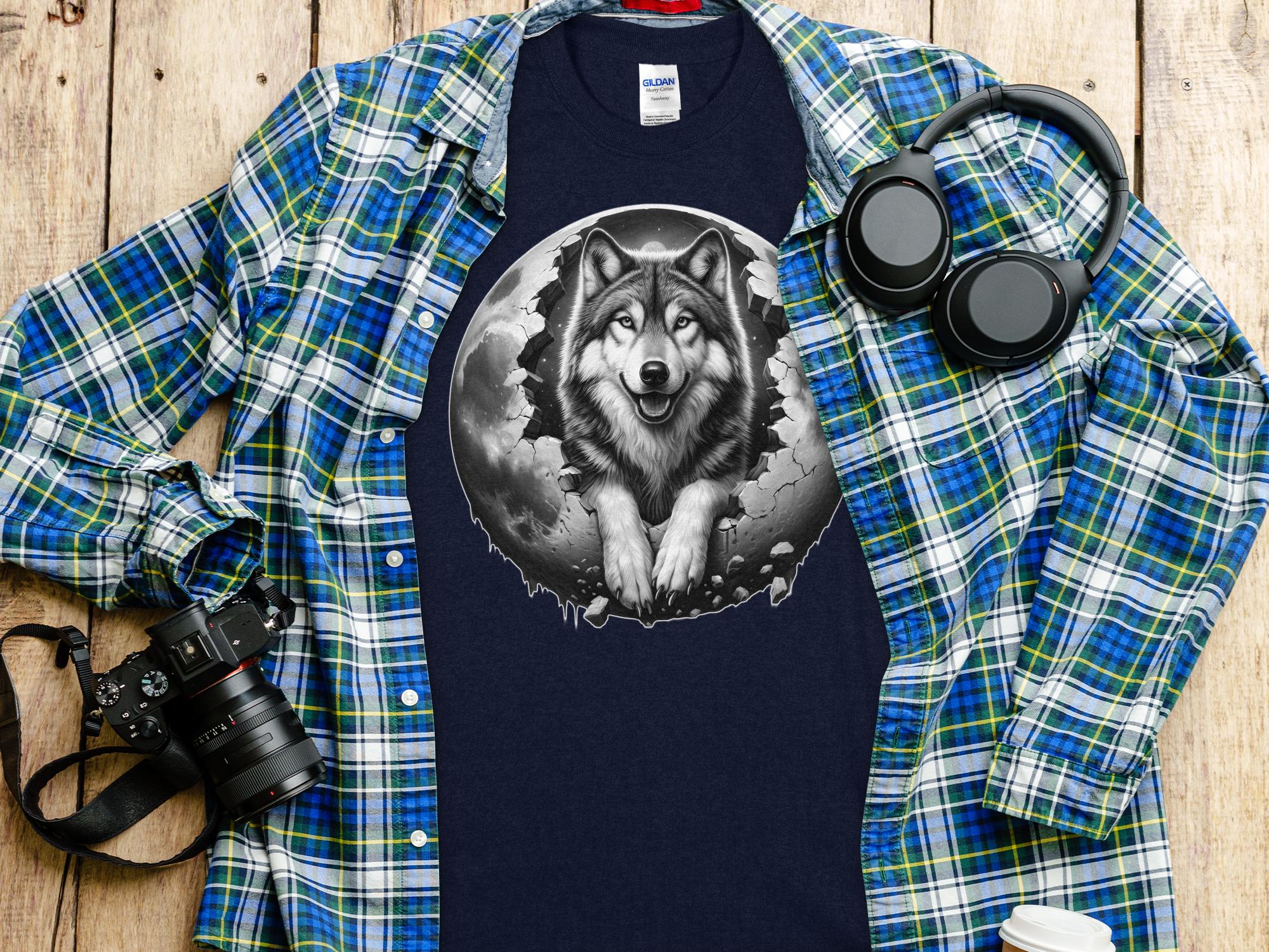 Moon Wolf - Coloured Gildan T-Shirt Realistic Animal Talisman Unisex Mythology Tee Graphic Design