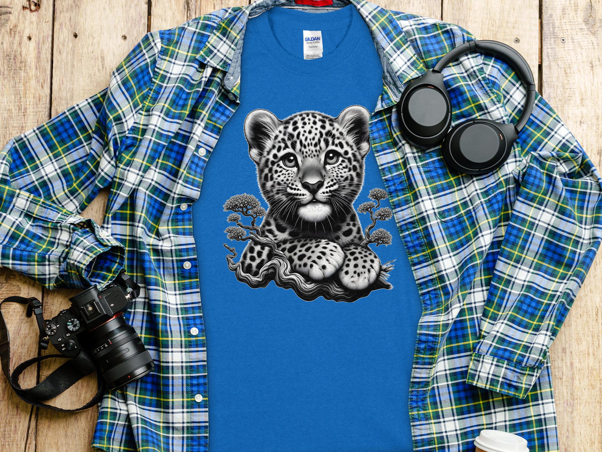 Leopard Bonsai - Coloured Gildan T-Shirt Realistic Animal Talisman Unisex Cute Tee Graphic Design