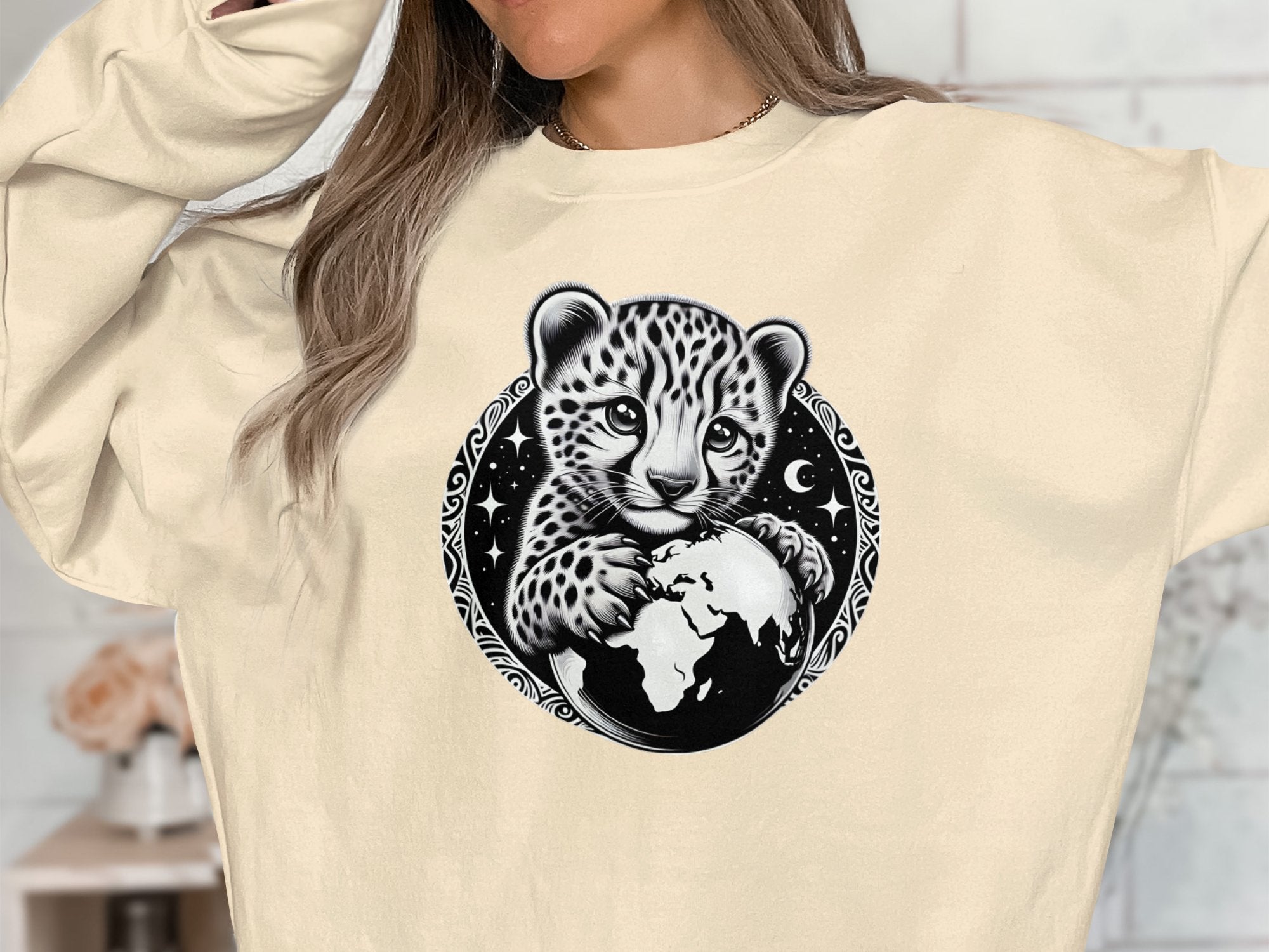 Cheetah World - Coloured Gildan Sweatshirt Realistic Animal Talisman Unisex Cute Tee Graphic Design