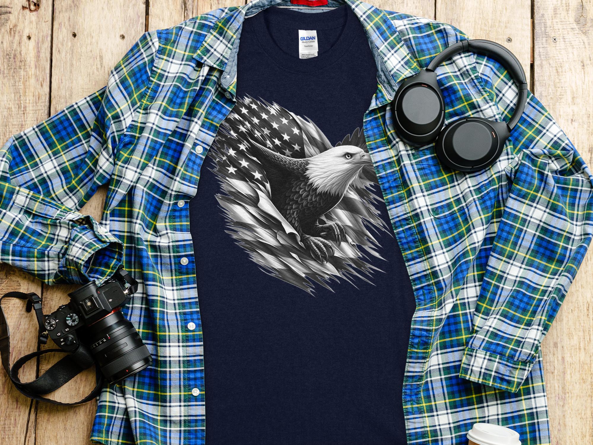 Eagle Patriot - Coloured Gildan T-Shirt Realistic Animal Talisman Unisex Tee Graphic Design