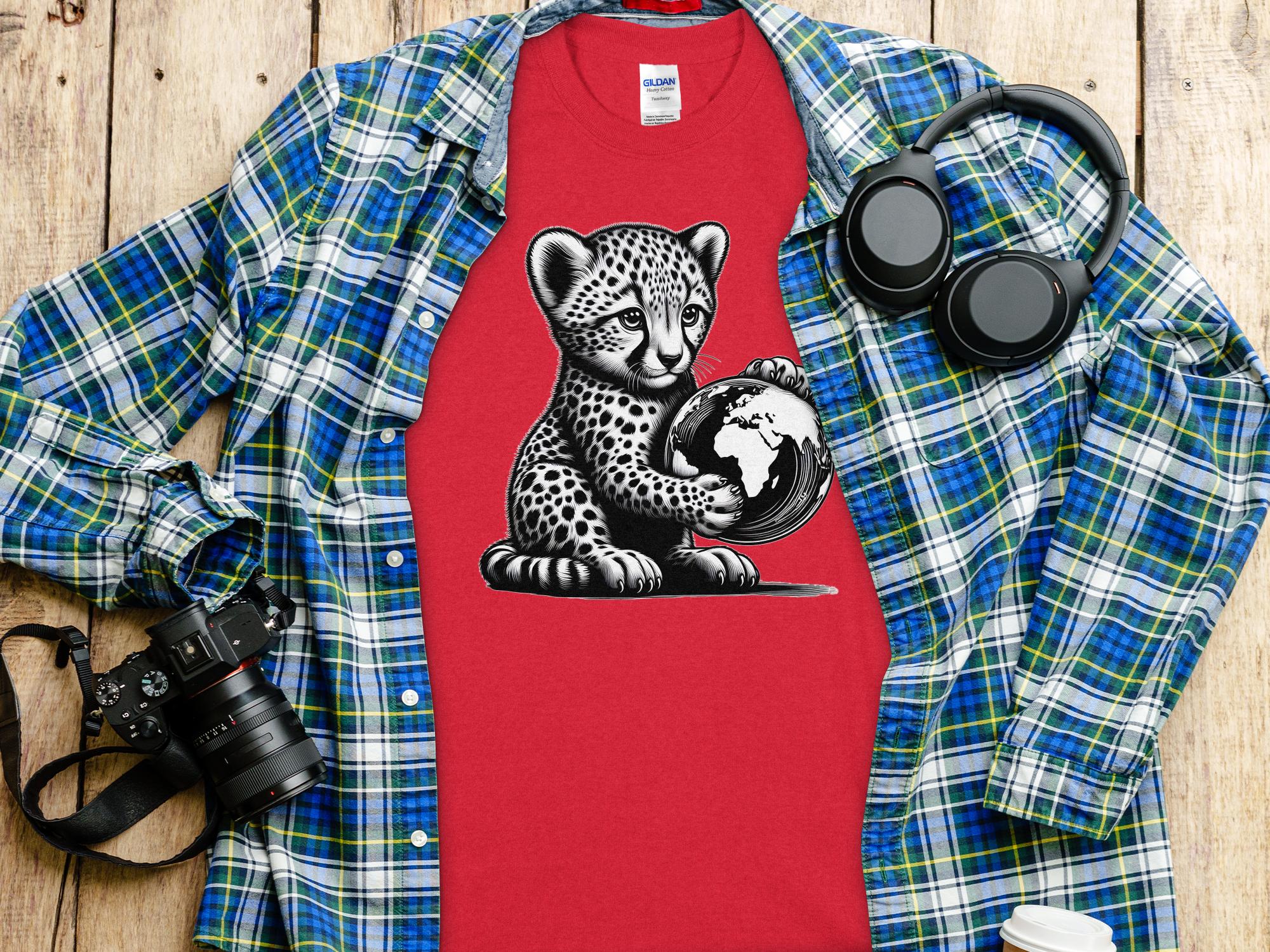 Cheetah World - Coloured Gildan T-Shirt Realistic Animal Talisman Unisex Cute Tee Graphic Design