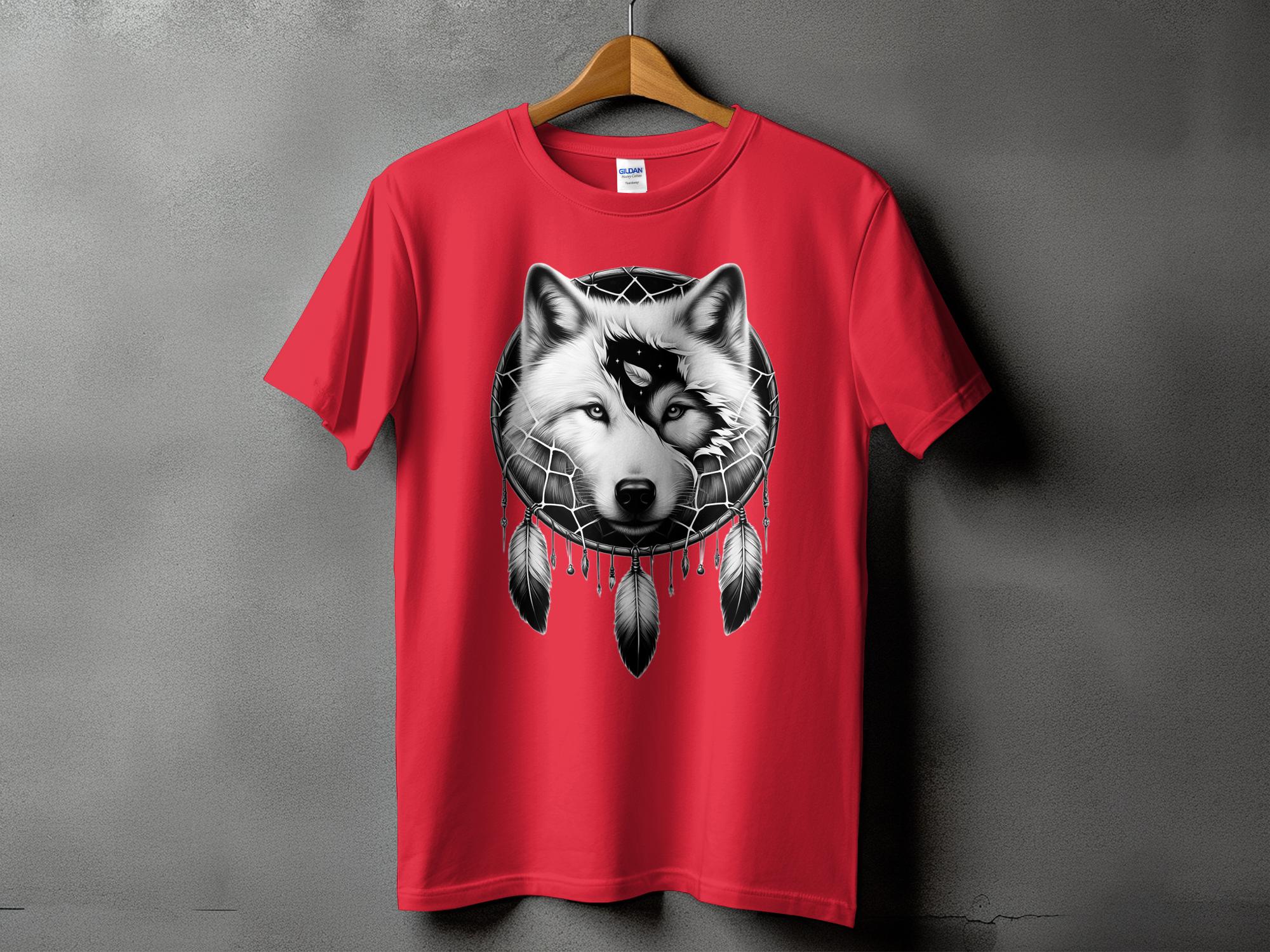 Dreamcatcher Wolf - Coloured Gildan T-Shirt Realistic Native American Talisman Unisex Mythology Tee Graphic Design