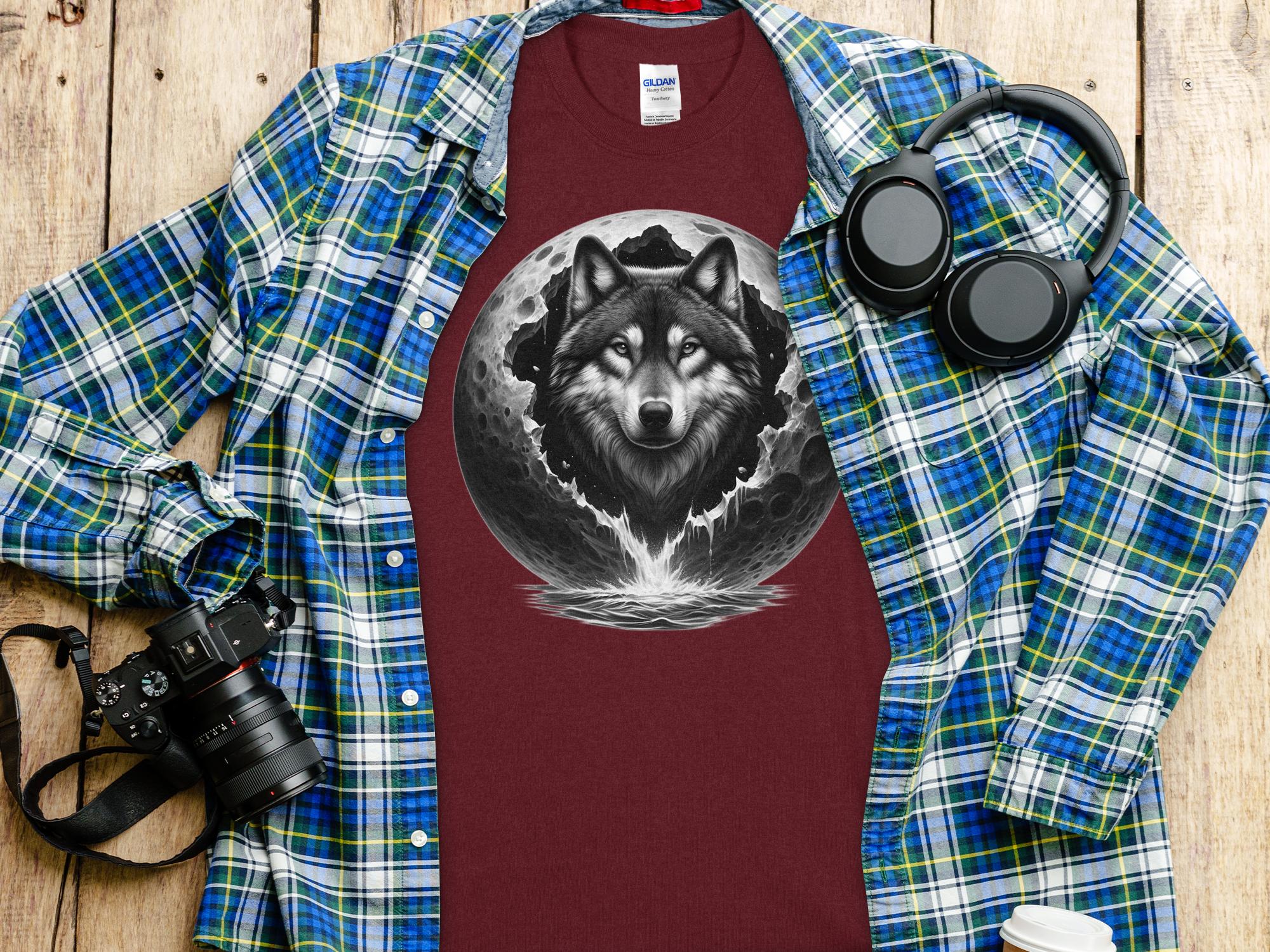 Moon Wolf - Coloured Gildan T-Shirt Realistic Animal Talisman Unisex Mythology Tee Graphic Design