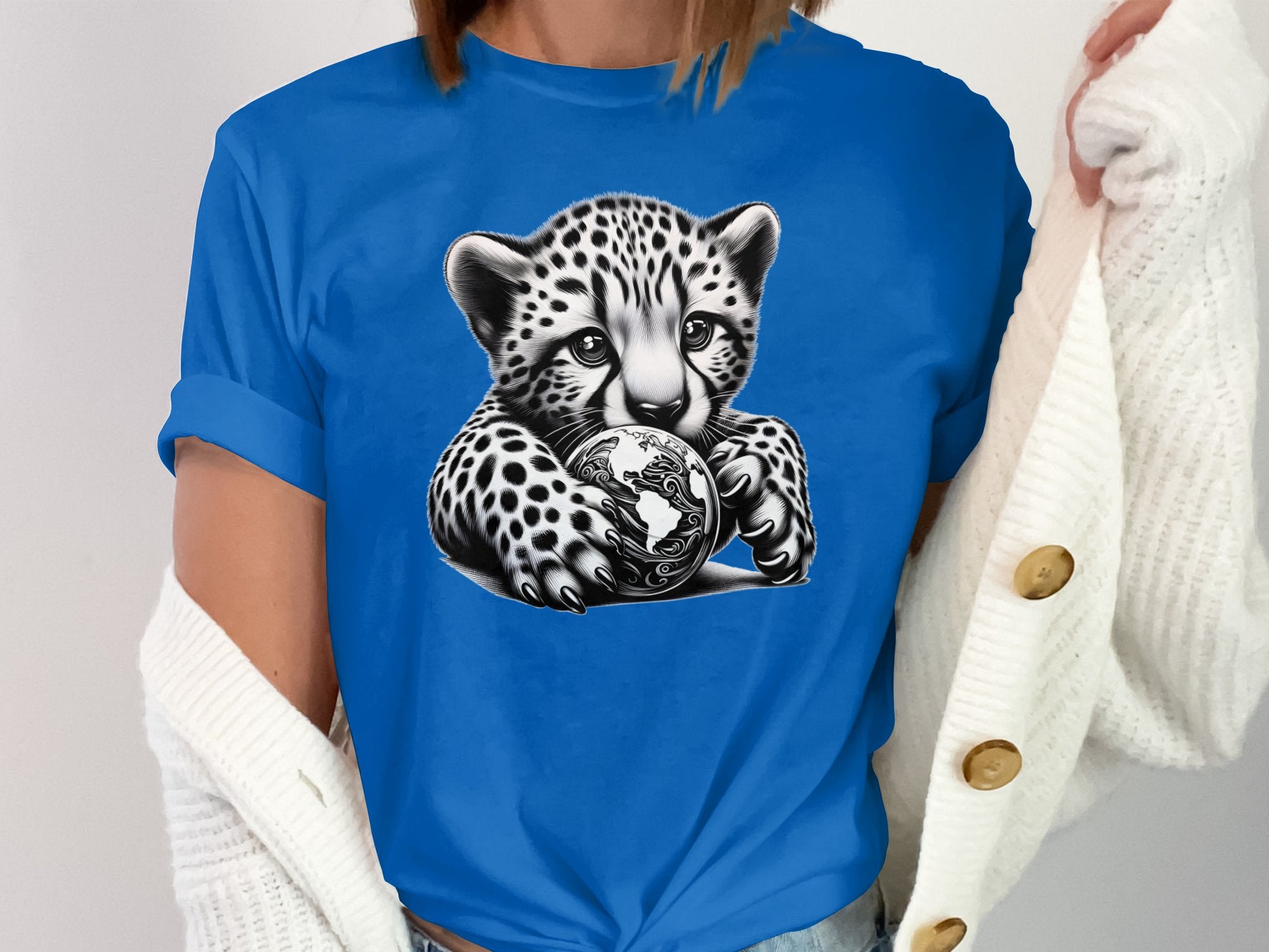 Cheetah World - Coloured Gildan T-Shirt Realistic Animal Talisman Unisex Cute Tee Graphic Design