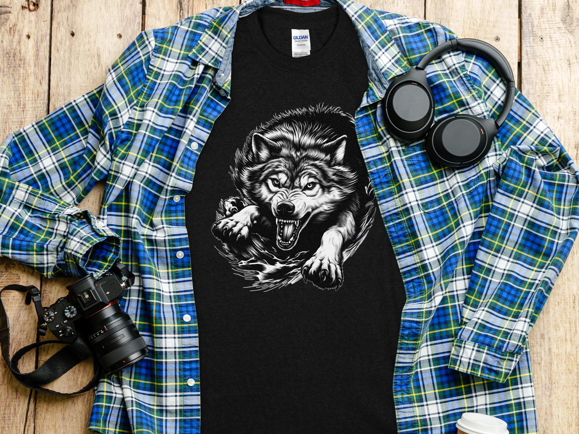 Wolf Tribal - Black White Gildan T-Shirt Realistic Animal Talisman Unisex Tee Graphic Design