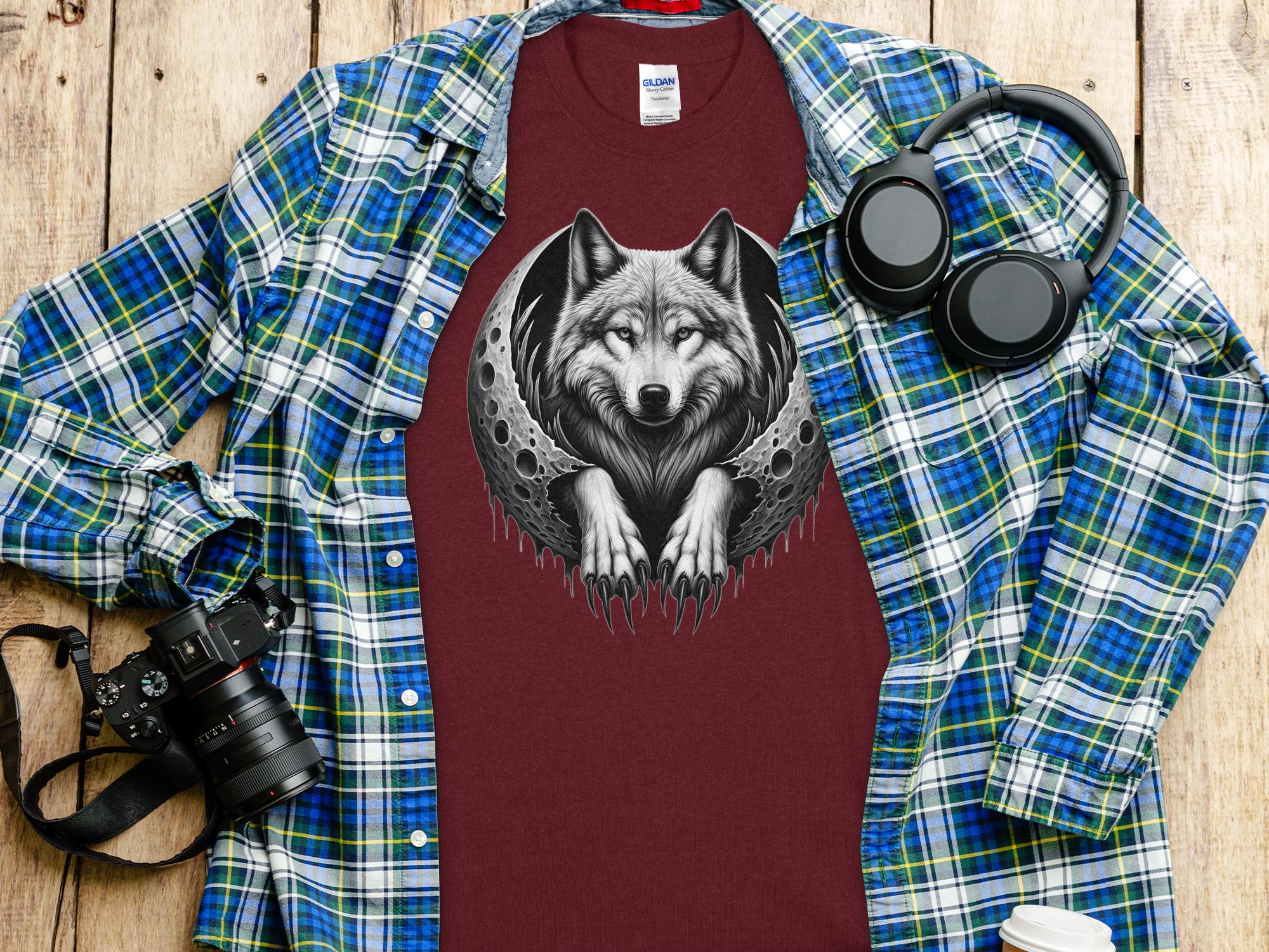 Moon Wolf - Coloured Gildan T-Shirt Realistic Animal Talisman Unisex Mythology Tee Graphic Design