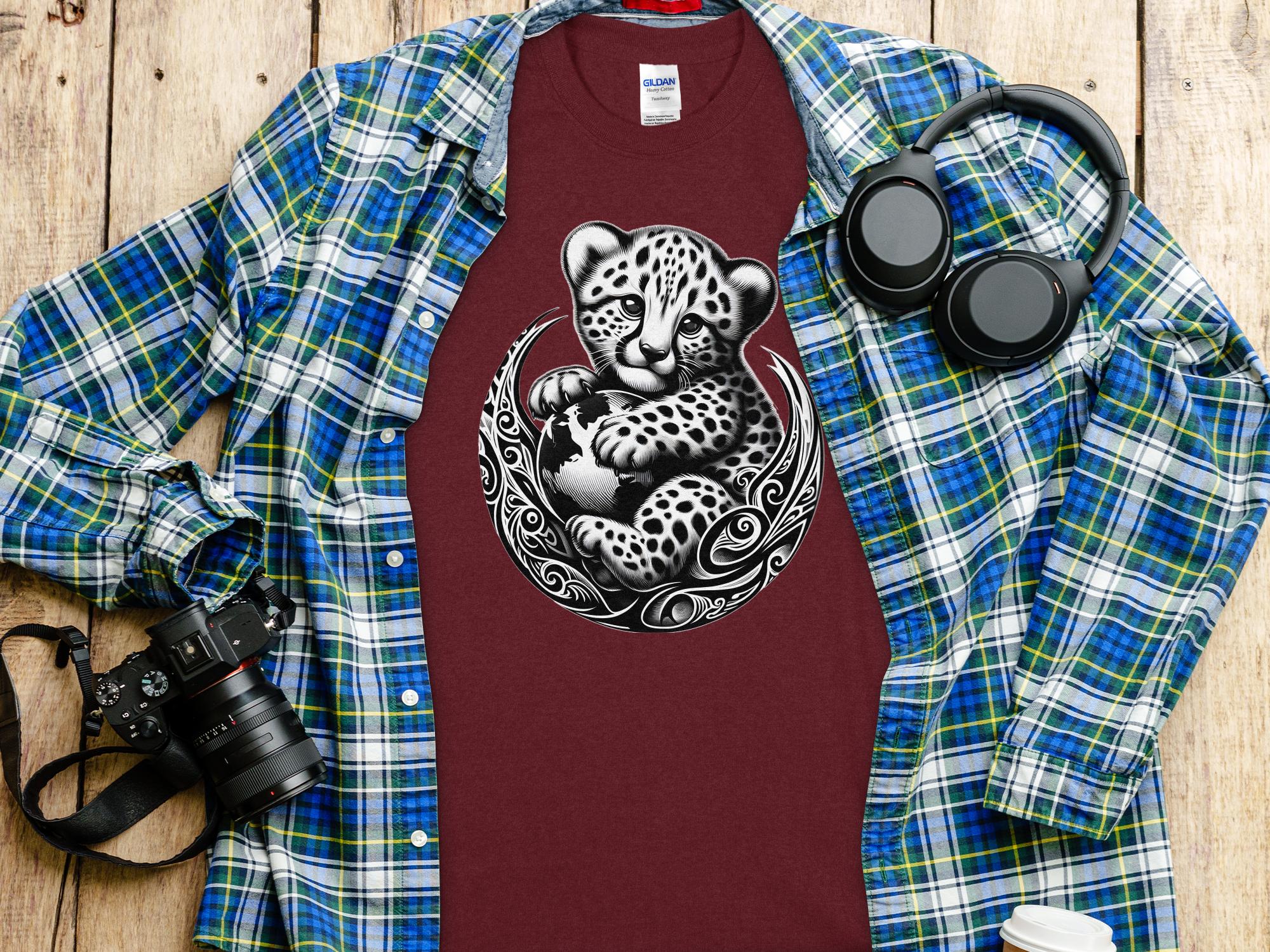 Cheetah World - Coloured Gildan T-Shirt Realistic Animal Talisman Unisex Cute Tee Graphic Design