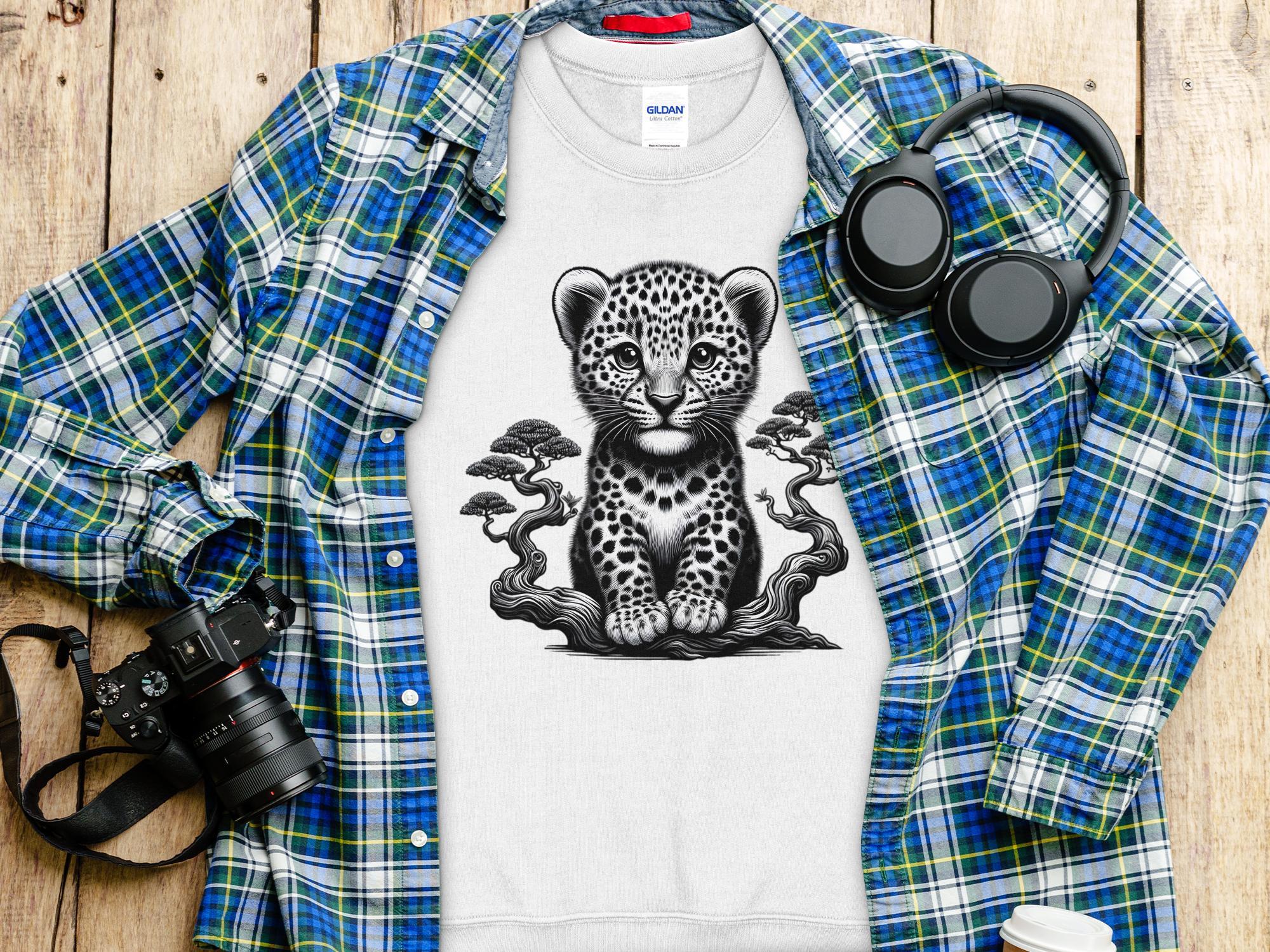 Leopard Bonsai - Coloured Gildan Sweatshirt Realistic Animal Talisman Unisex Cute Tee Graphic Design