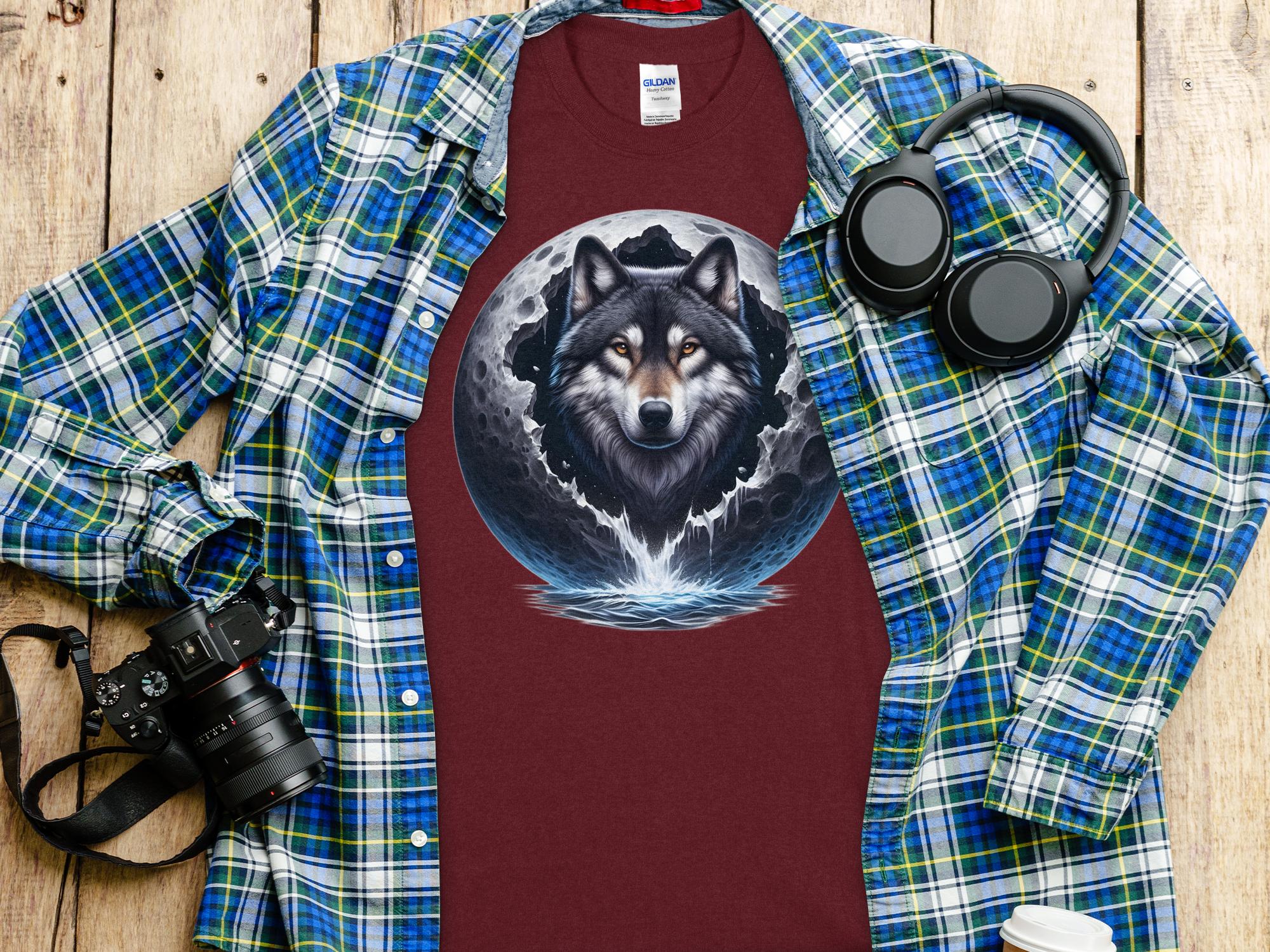 Moon Wolf - T-Shirt Realistic Full Colour Animal Talisman Unisex Mythology Tee Gildan Graphic Design