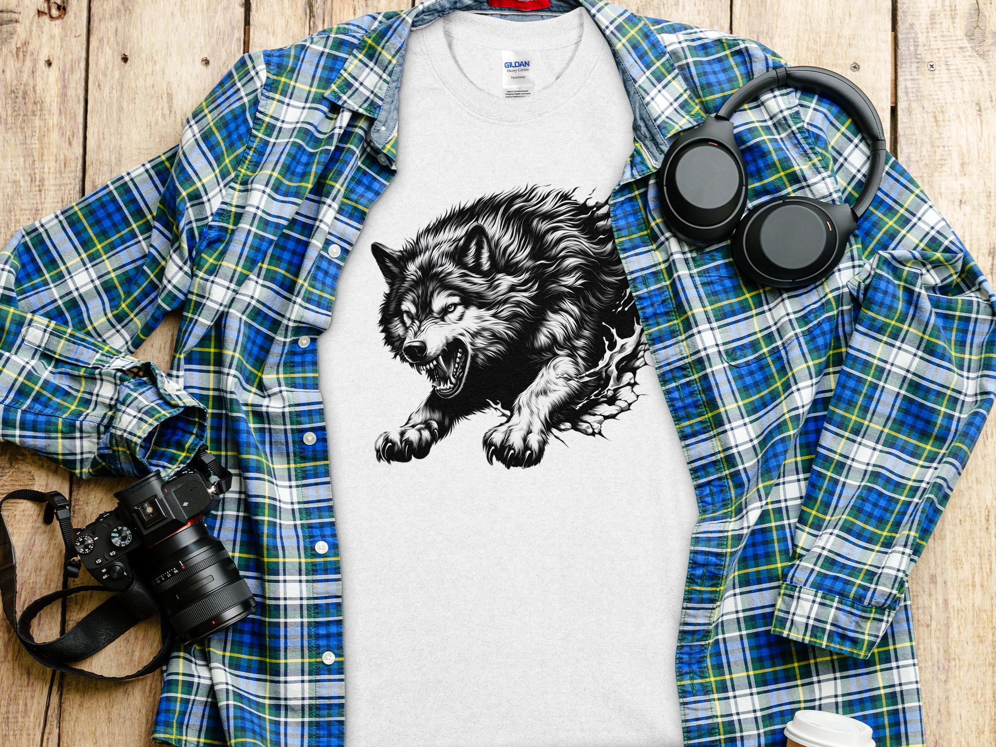 Wolf Tribal - Black White Gildan T-Shirt Realistic Animal Talisman Unisex Tee Graphic Design