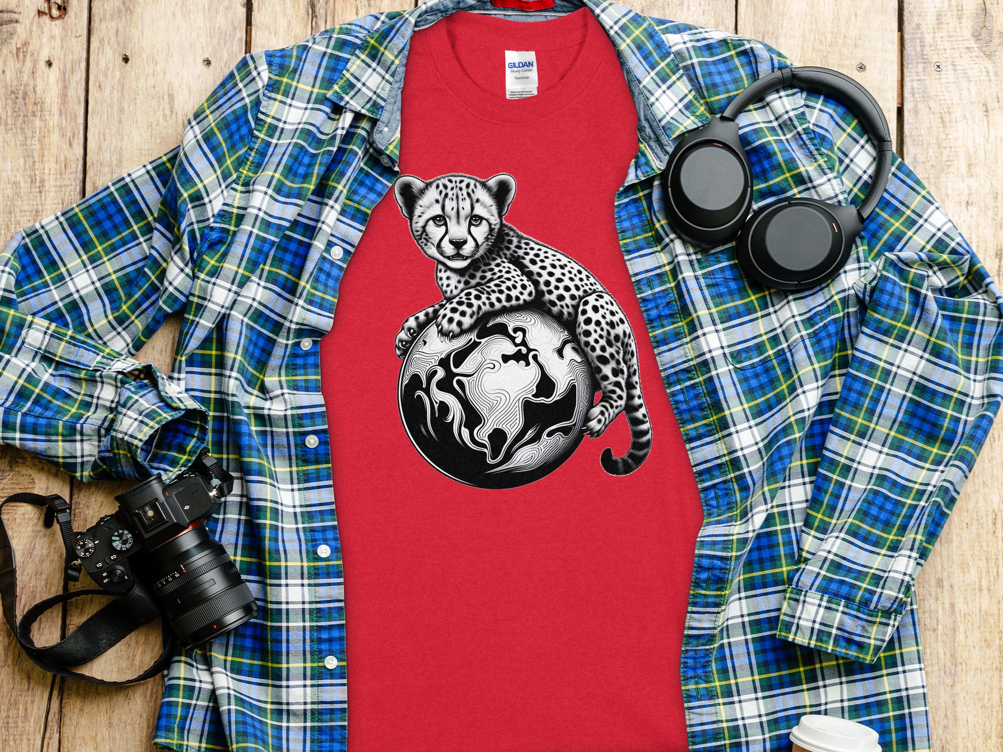 Cheetah World - Coloured Gildan T-Shirt Realistic Animal Talisman Unisex Cute Tee Graphic Design