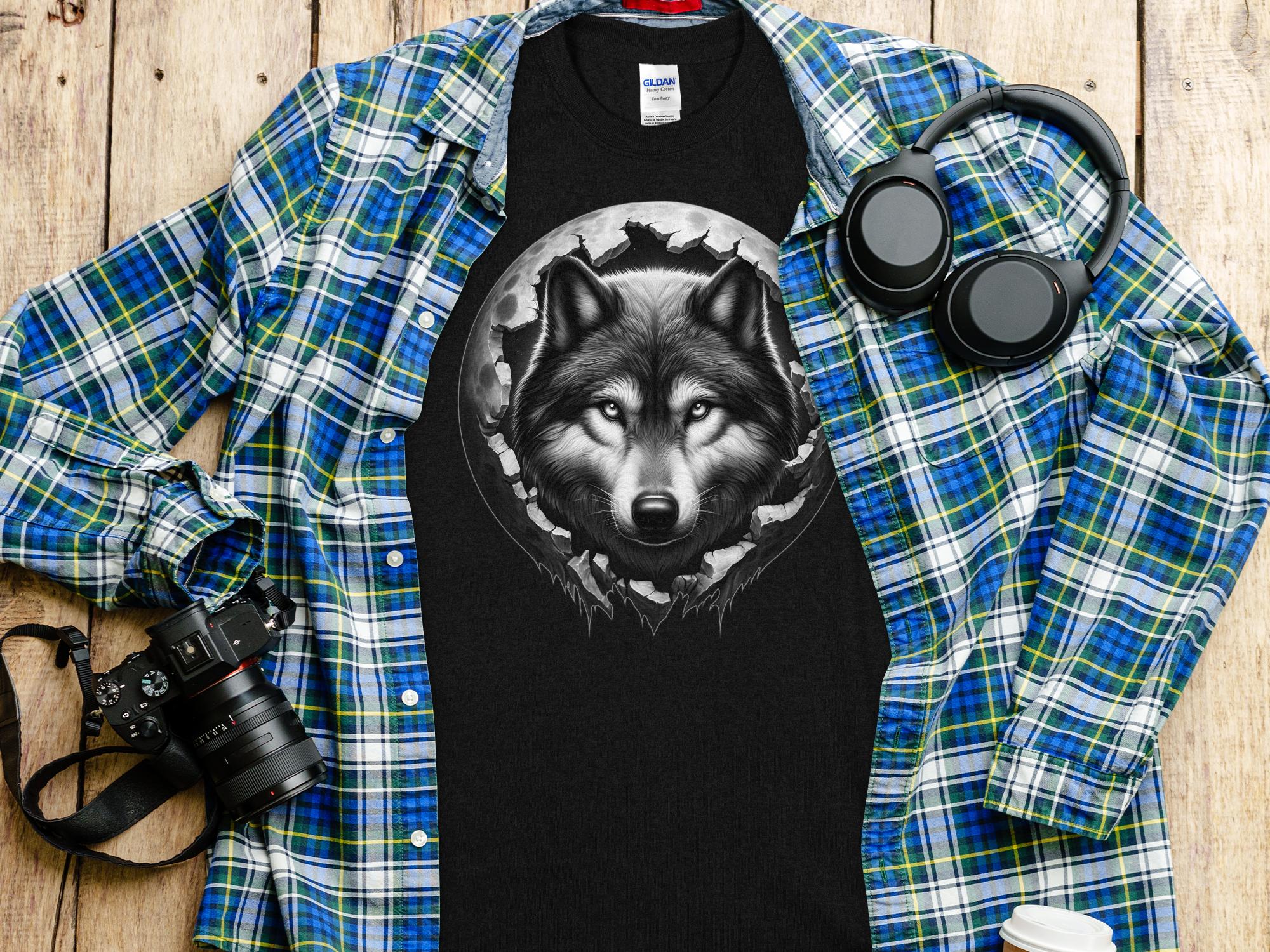 Moon Wolf - Coloured Gildan T-Shirt Realistic Animal Talisman Unisex Mythology Tee Graphic Design