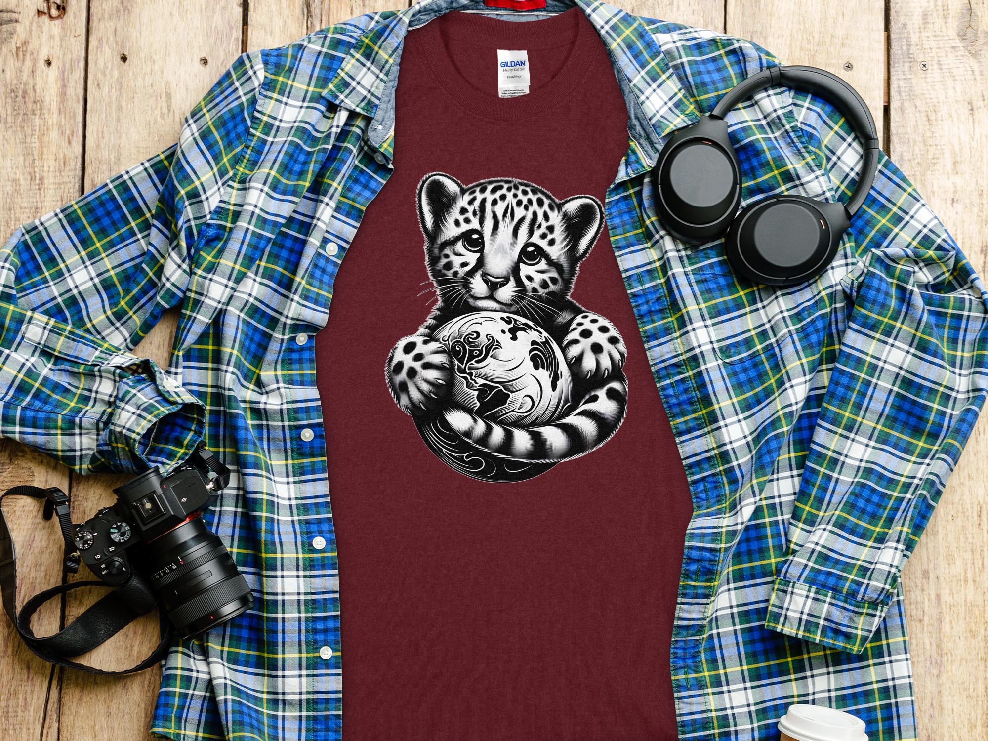 Cheetah World - Coloured Gildan T-Shirt Realistic Animal Talisman Unisex Cute Tee Graphic Design