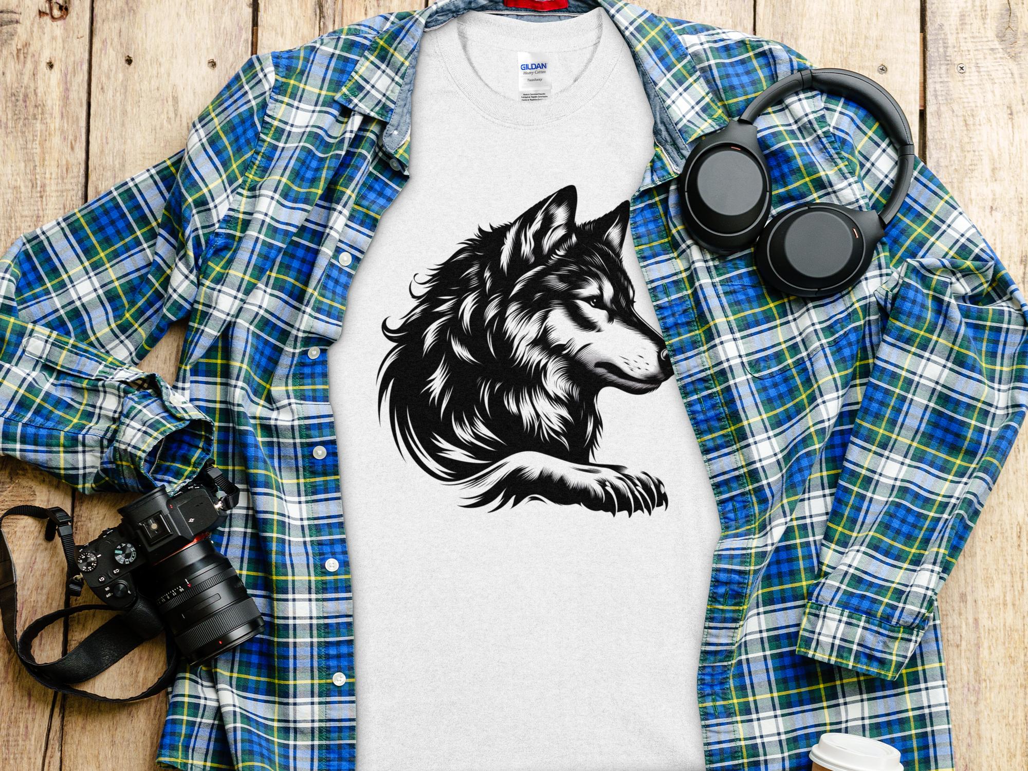 Wolf Tribal - Black White Gildan T-Shirt Realistic Animal Talisman Unisex Tee Graphic Design