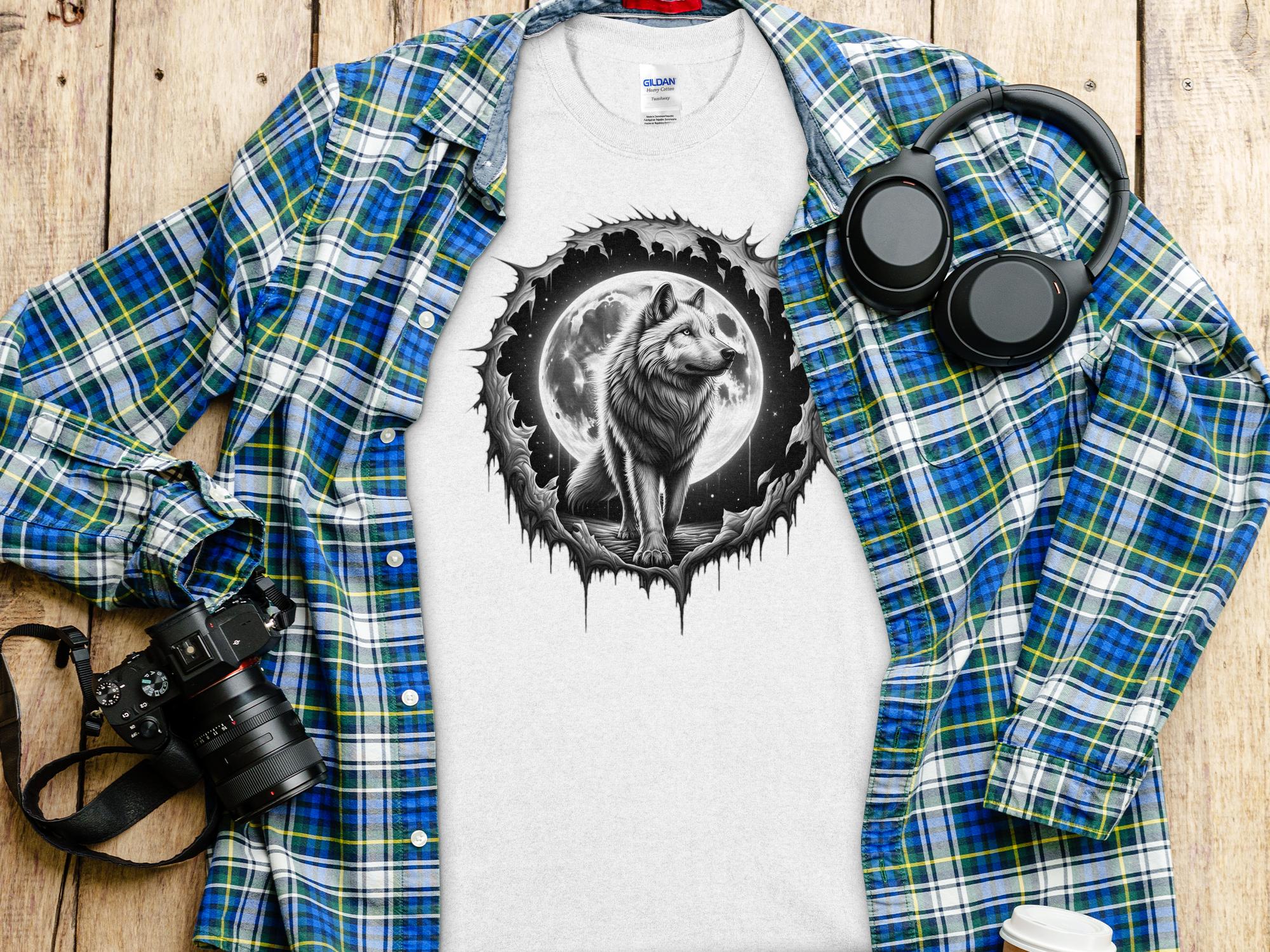 Moon Wolf - Coloured Gildan T-Shirt Realistic Animal Talisman Unisex Mythology Tee Graphic Design