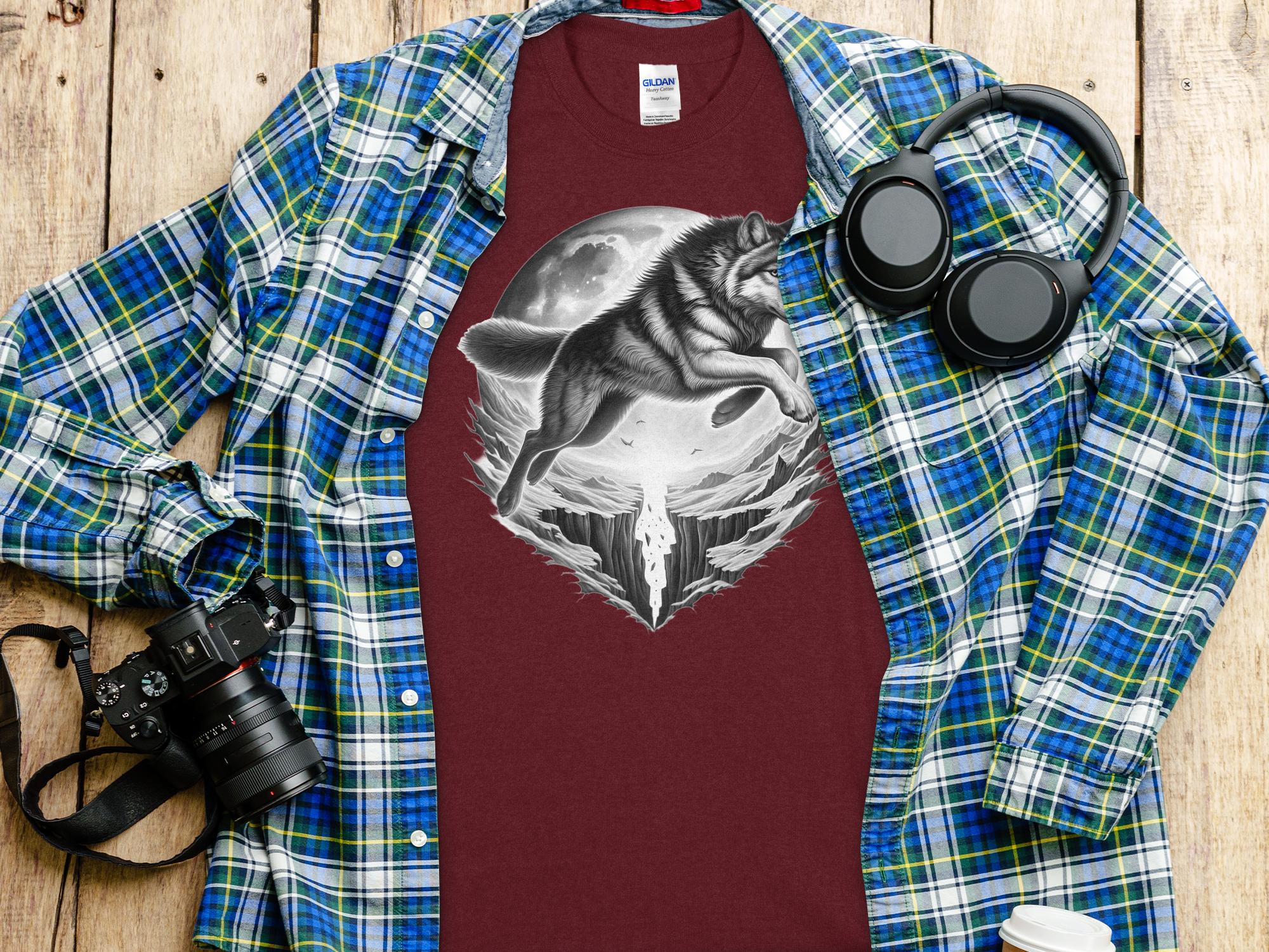 Moon Wolf - Coloured Gildan T-Shirt Realistic Animal Talisman Unisex Mythology Tee Graphic Design