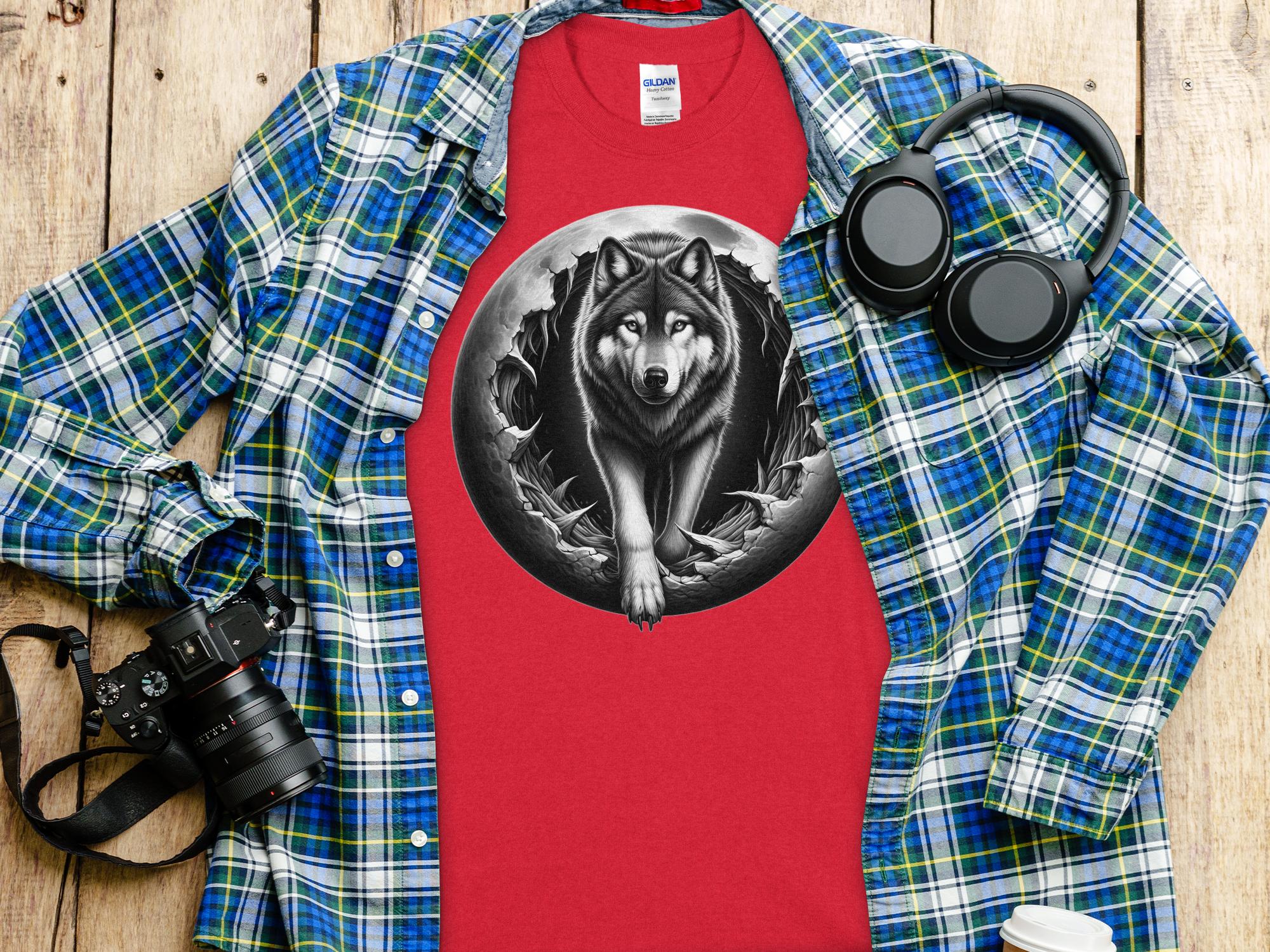 Moon Wolf - Coloured Gildan T-Shirt Realistic Animal Talisman Unisex Mythology Tee Graphic Design