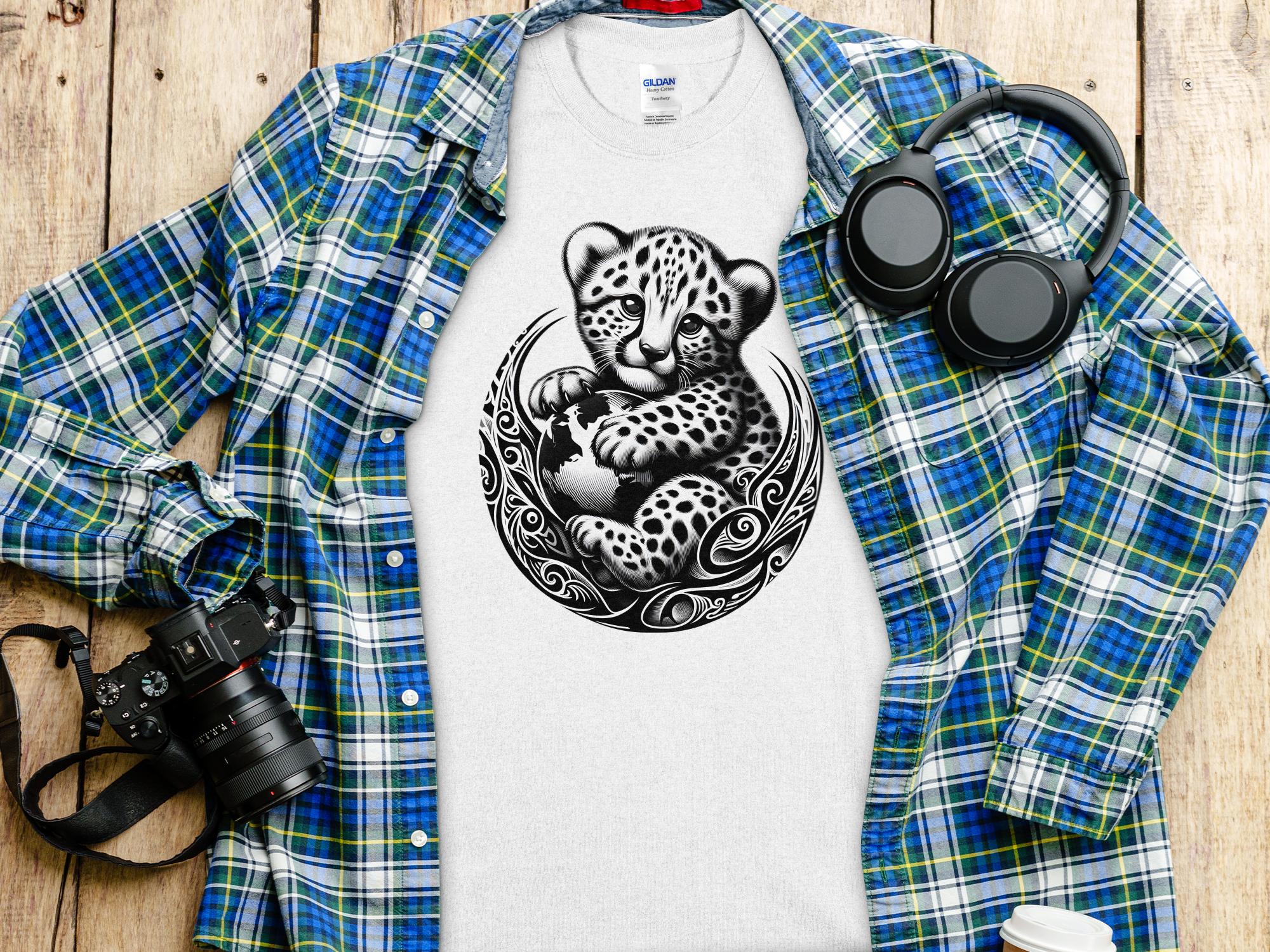 Cheetah World - Coloured Gildan T-Shirt Realistic Animal Talisman Unisex Cute Tee Graphic Design