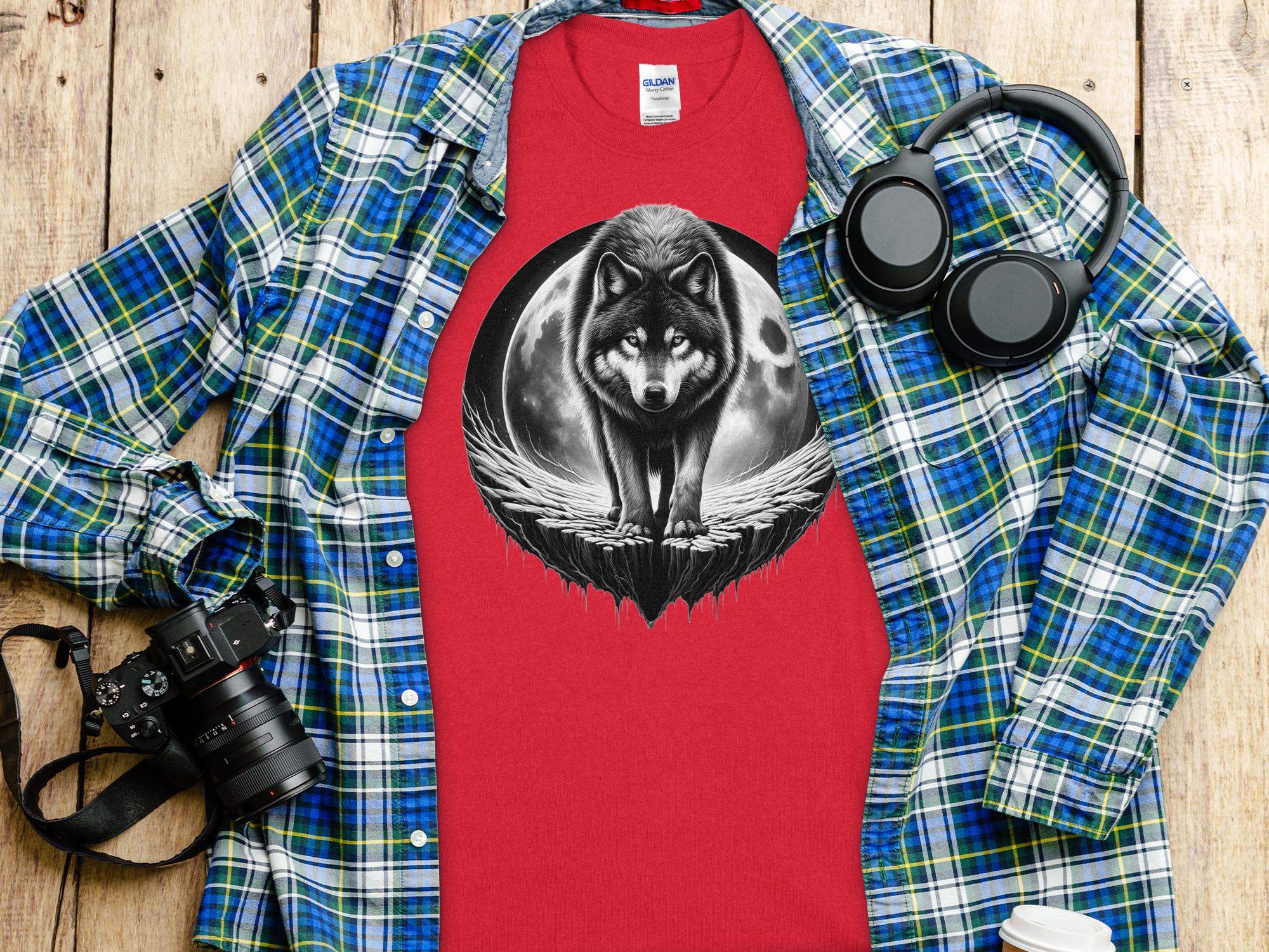 Moon Wolf - Coloured Gildan T-Shirt Realistic Animal Talisman Unisex Mythology Tee Graphic Design