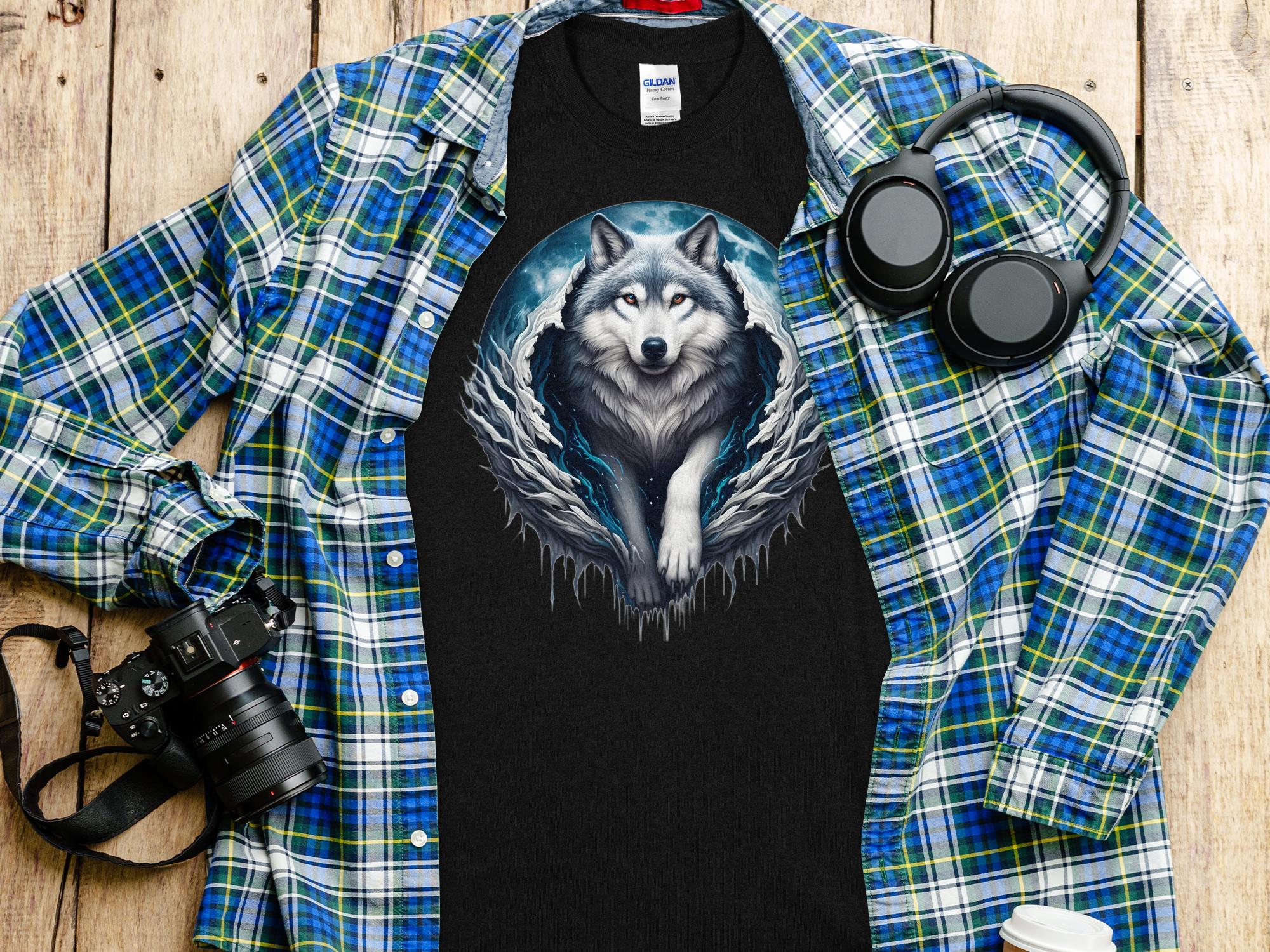 Moon Wolf - T-Shirt Realistic Full Colour Animal Talisman Unisex Mythology Tee Gildan Graphic Design