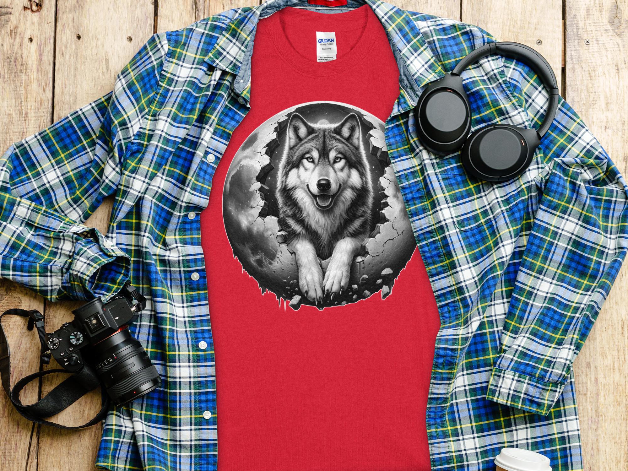 Moon Wolf - Coloured Gildan T-Shirt Realistic Animal Talisman Unisex Mythology Tee Graphic Design