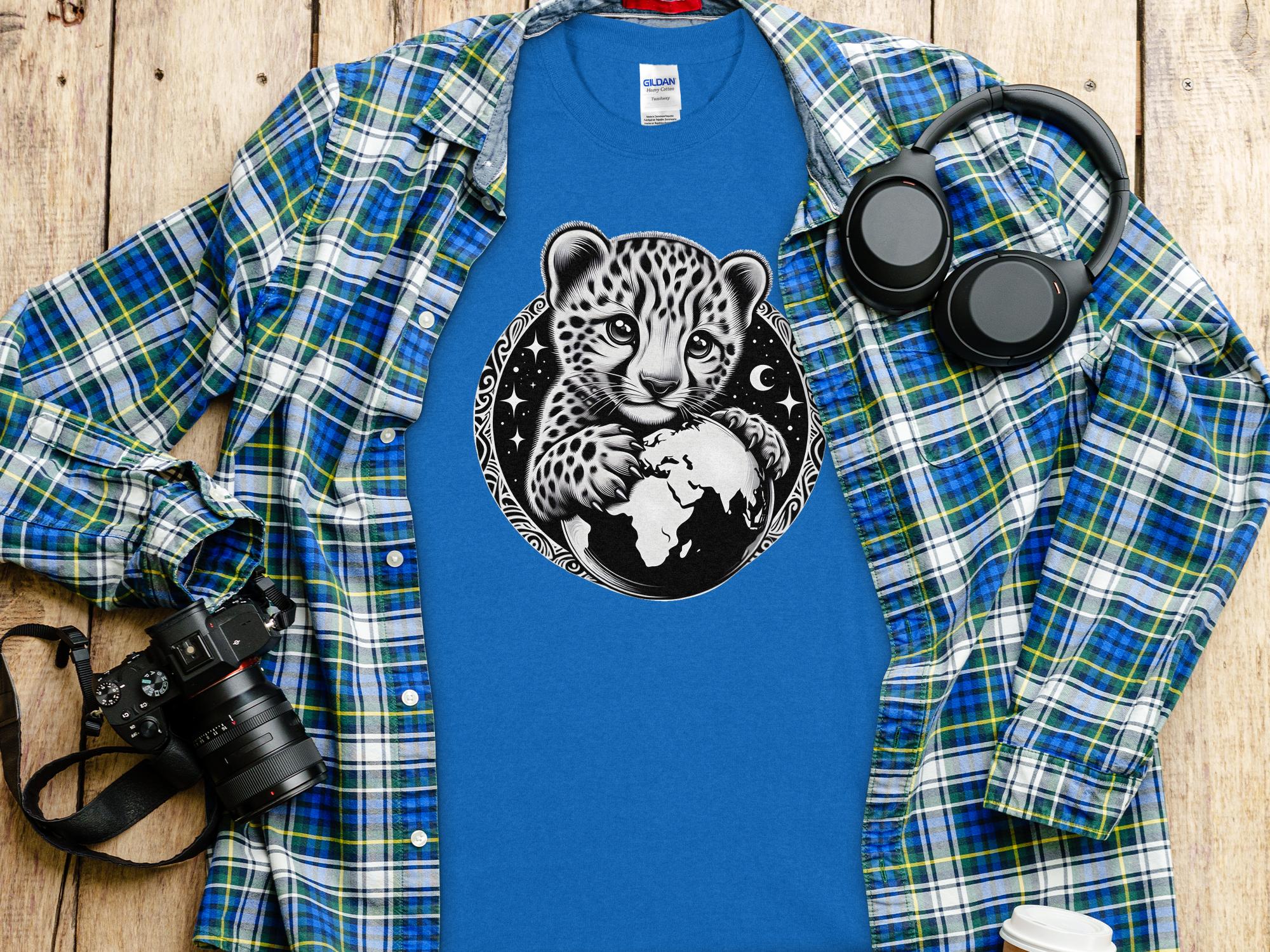 Cheetah World - Coloured Gildan T-Shirt Realistic Animal Talisman Unisex Cute Tee Graphic Design