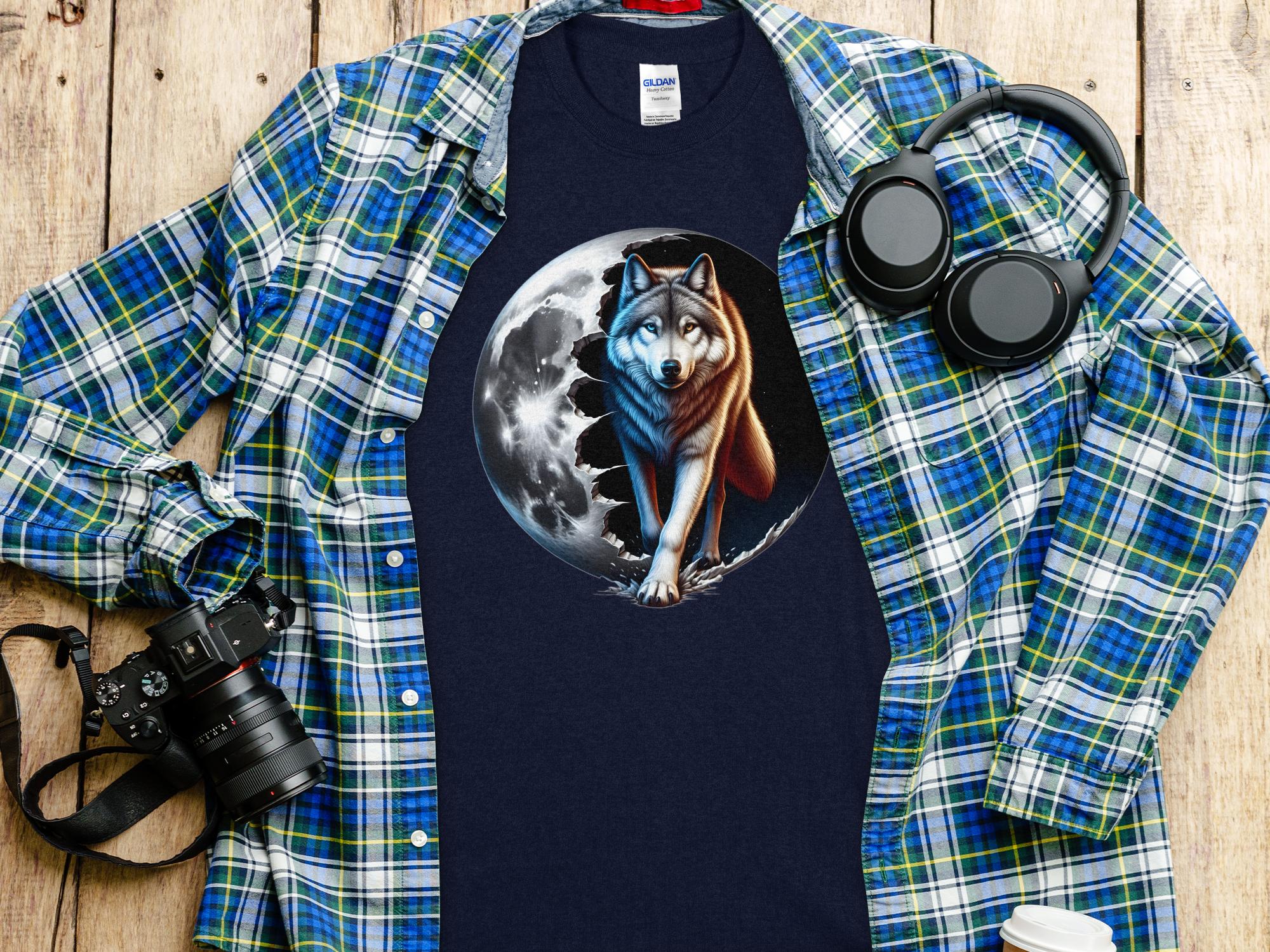 Moon Wolf - T-Shirt Realistic Full Colour Animal Talisman Unisex Mythology Tee Gildan Graphic Design