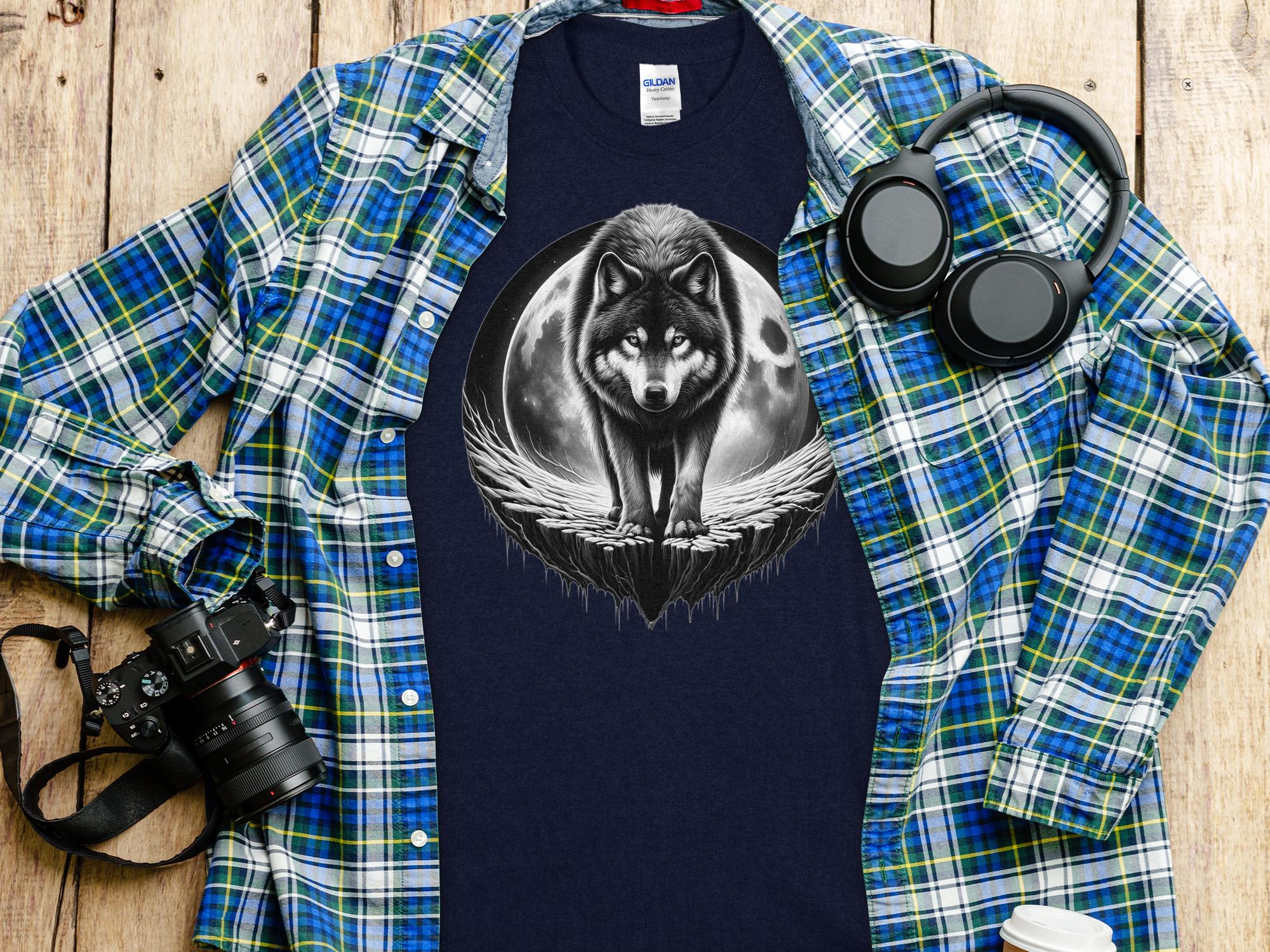 Moon Wolf - Coloured Gildan T-Shirt Realistic Animal Talisman Unisex Mythology Tee Graphic Design