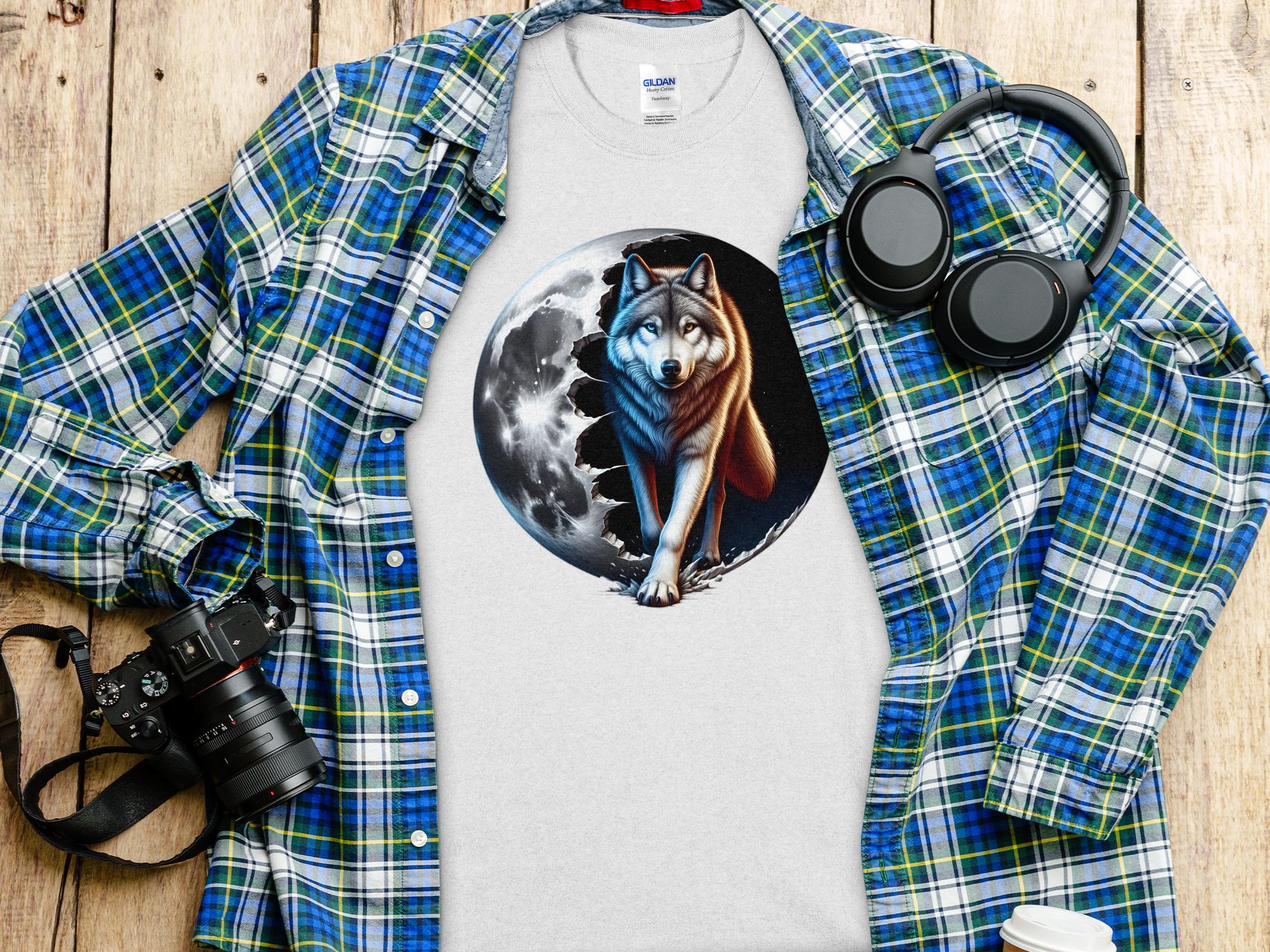 Moon Wolf - T-Shirt Realistic Full Colour Animal Talisman Unisex Mythology Tee Gildan Graphic Design