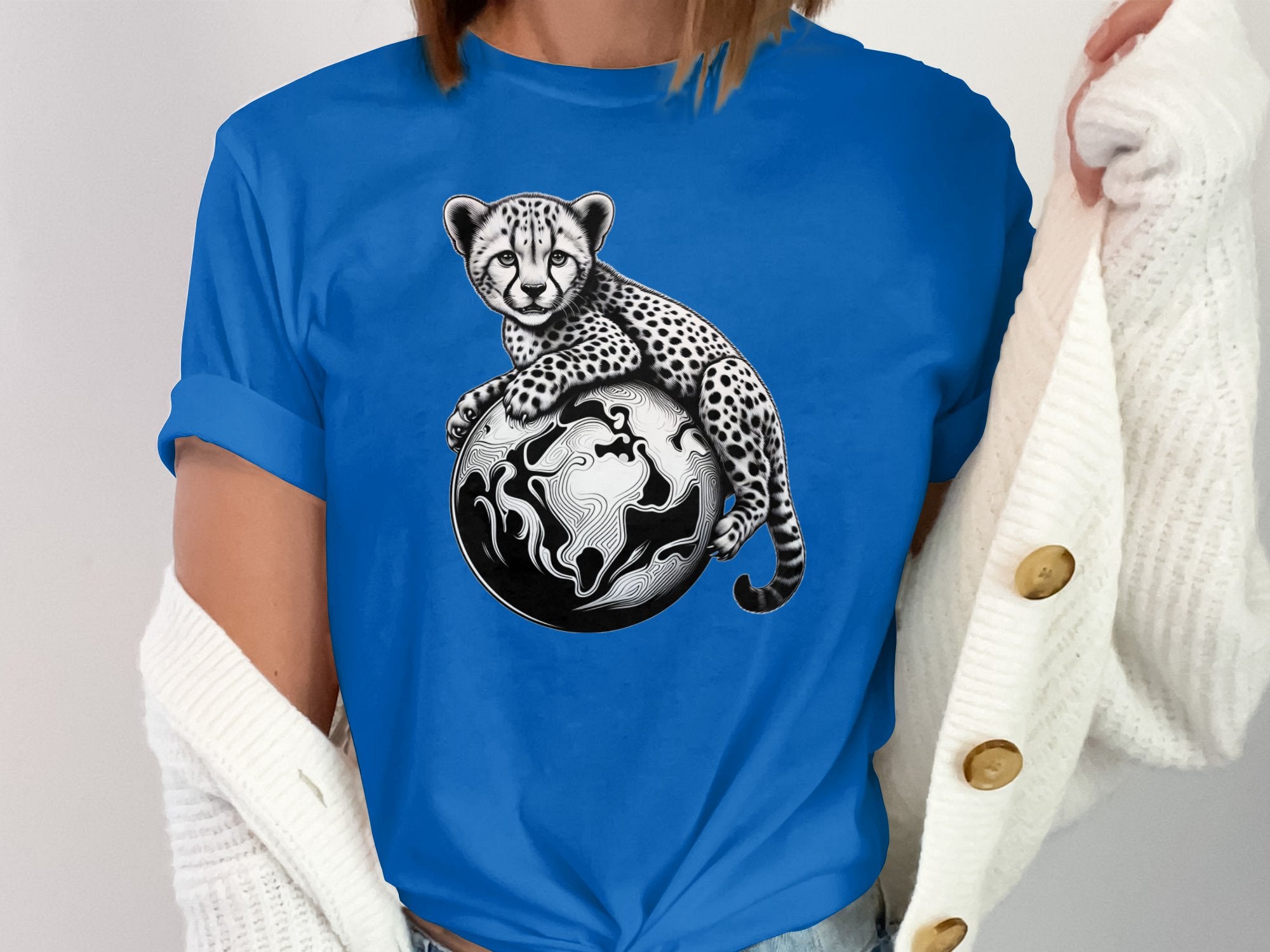 Cheetah World - Coloured Gildan T-Shirt Realistic Animal Talisman Unisex Cute Tee Graphic Design